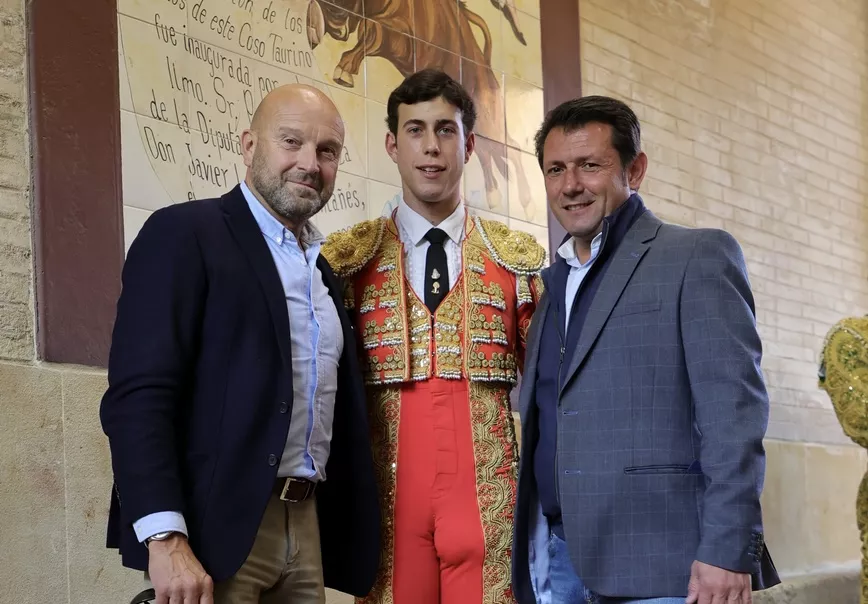 Ciprés, Sejas y El Molinero, antes de la novillada en Zaragoza.