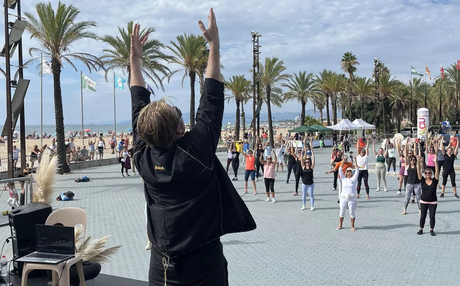 José Espinosa, dirigiendo la masterclass en el Paseo Sant Joan de Salou.