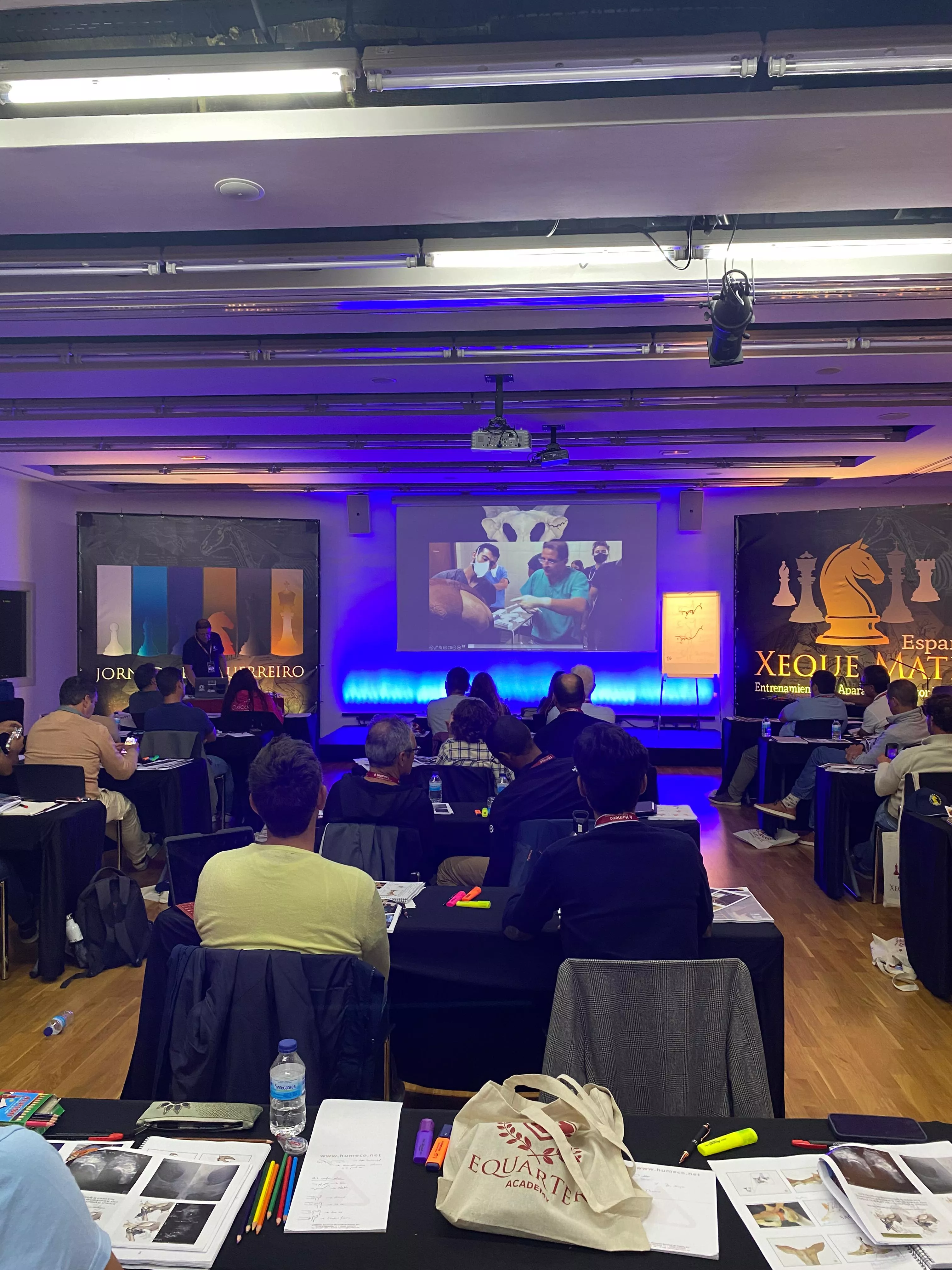 Jaque-Mate, curso de Humeco para veterinarios impartido por el doctor Jaramillo