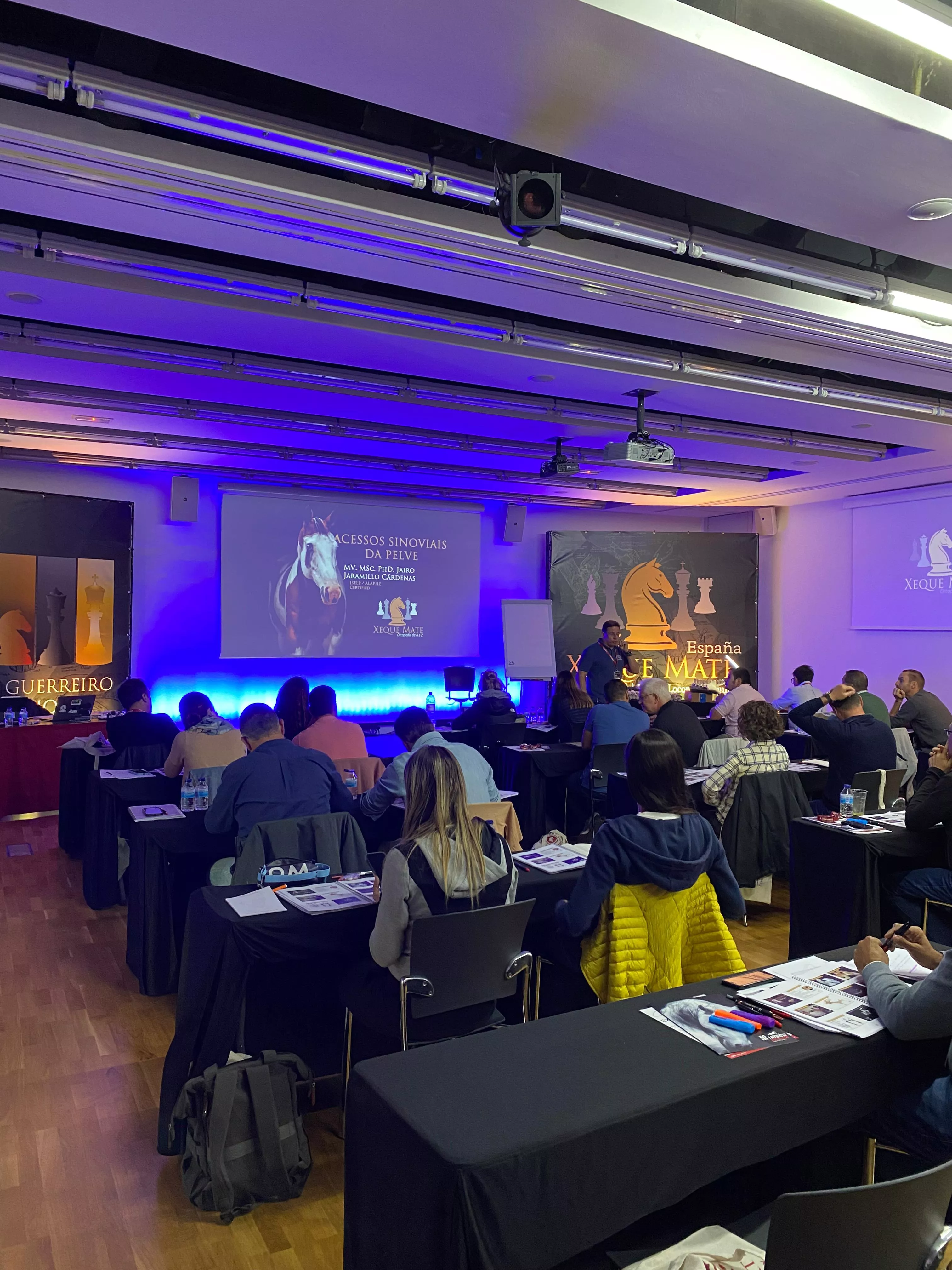 Jaque-Mate, curso de Humeco para veterinarios impartido por el doctor Jaramillo