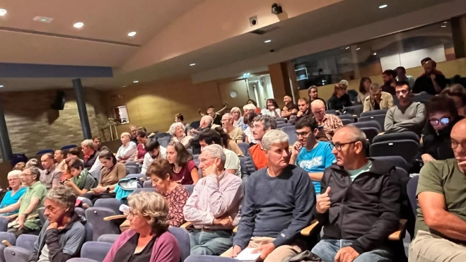 Asistentes a la charla de Jerónimo López en Huesca. Asistentes a la charla de Jerónimo López en Huesca.