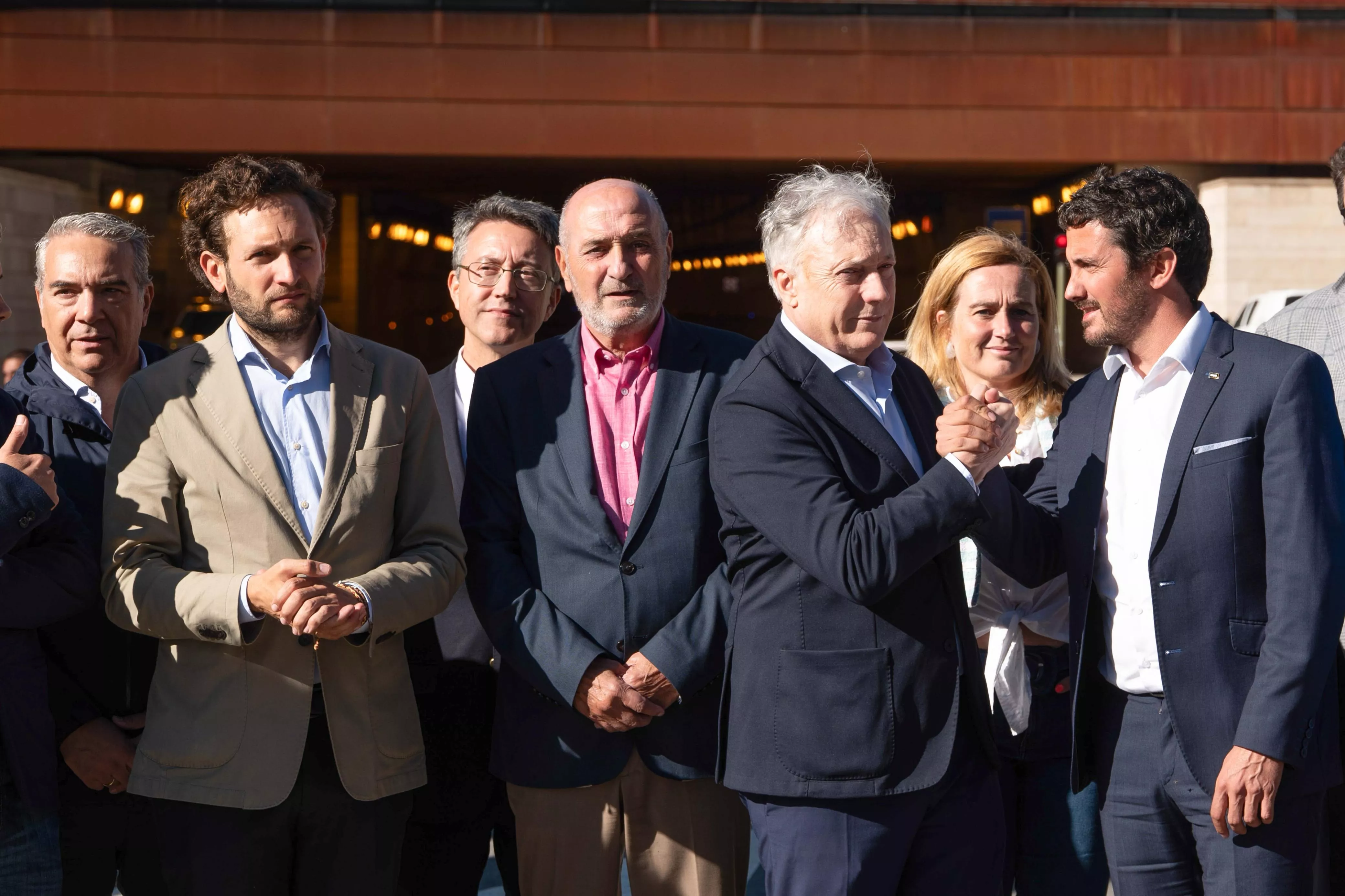 La DPH creará una línea de ayudas para las pymes y autónomos locales afectados por el cierre del Somport. La DPH creará una línea de ayudas para las pymes y autónomos locales afectados por el cierre del Somport.