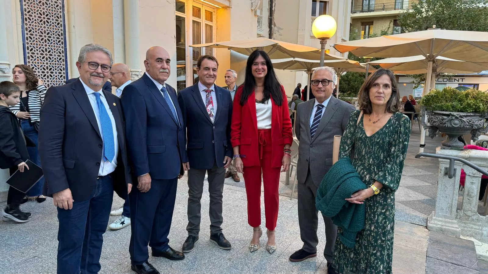 Representantes de Araporc con Fernando Carrera, Lorena Orduna, Javier Rincón y María Aitziber Lanza, en la jornada previa al congreso en Huesca.
