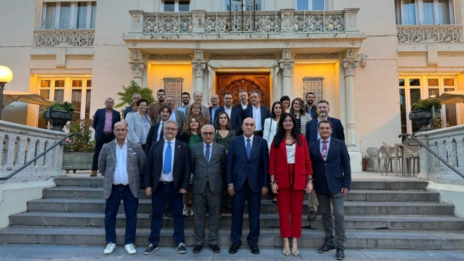 Representantes de Anaporc con los representantes del Ayuntamiento y el Gobierno de Aragón. Representantes de Anaporc con los representantes del Ayuntamiento y el Gobierno de Aragón.