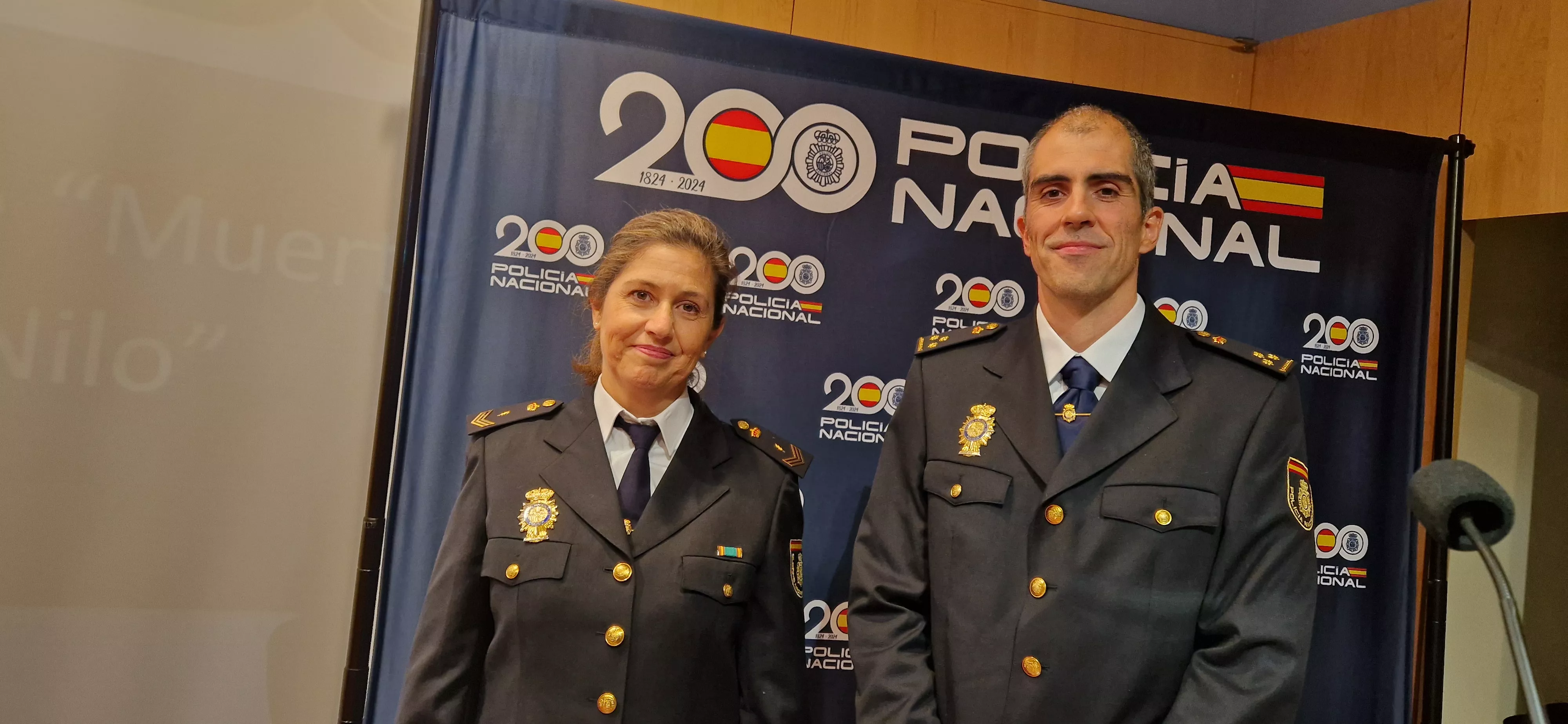La Oficial Camino Díaz Bello y el Inspector Pablo Aguilar Ezquerra, en la Fundación Ibercaja Palacio Villahermosa. Foto Myriam Martínez