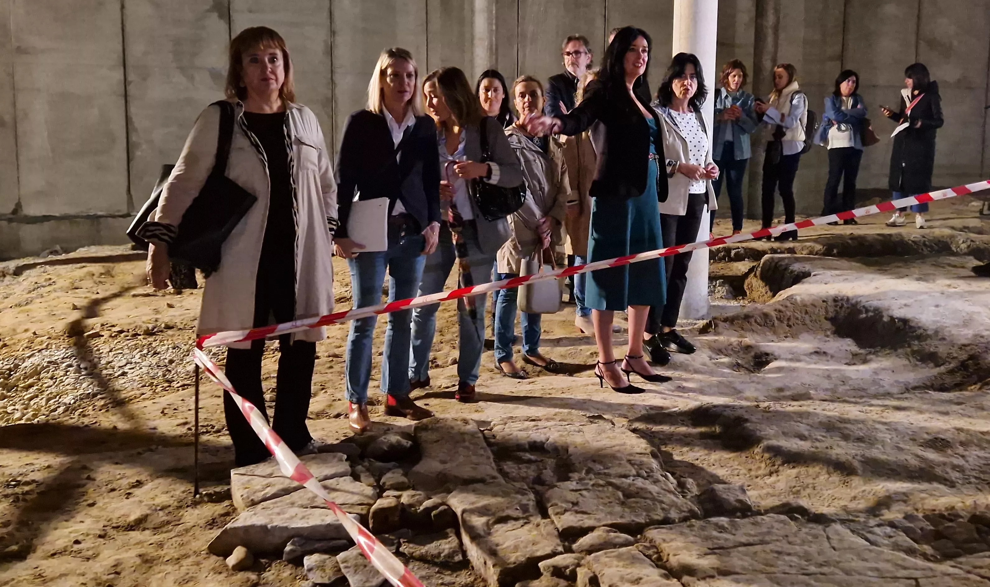 Visita de la directora general de Patrimonio,  Gloria Pérez, al Círculo Católico de Huesca. Foto Myriam Martínez 