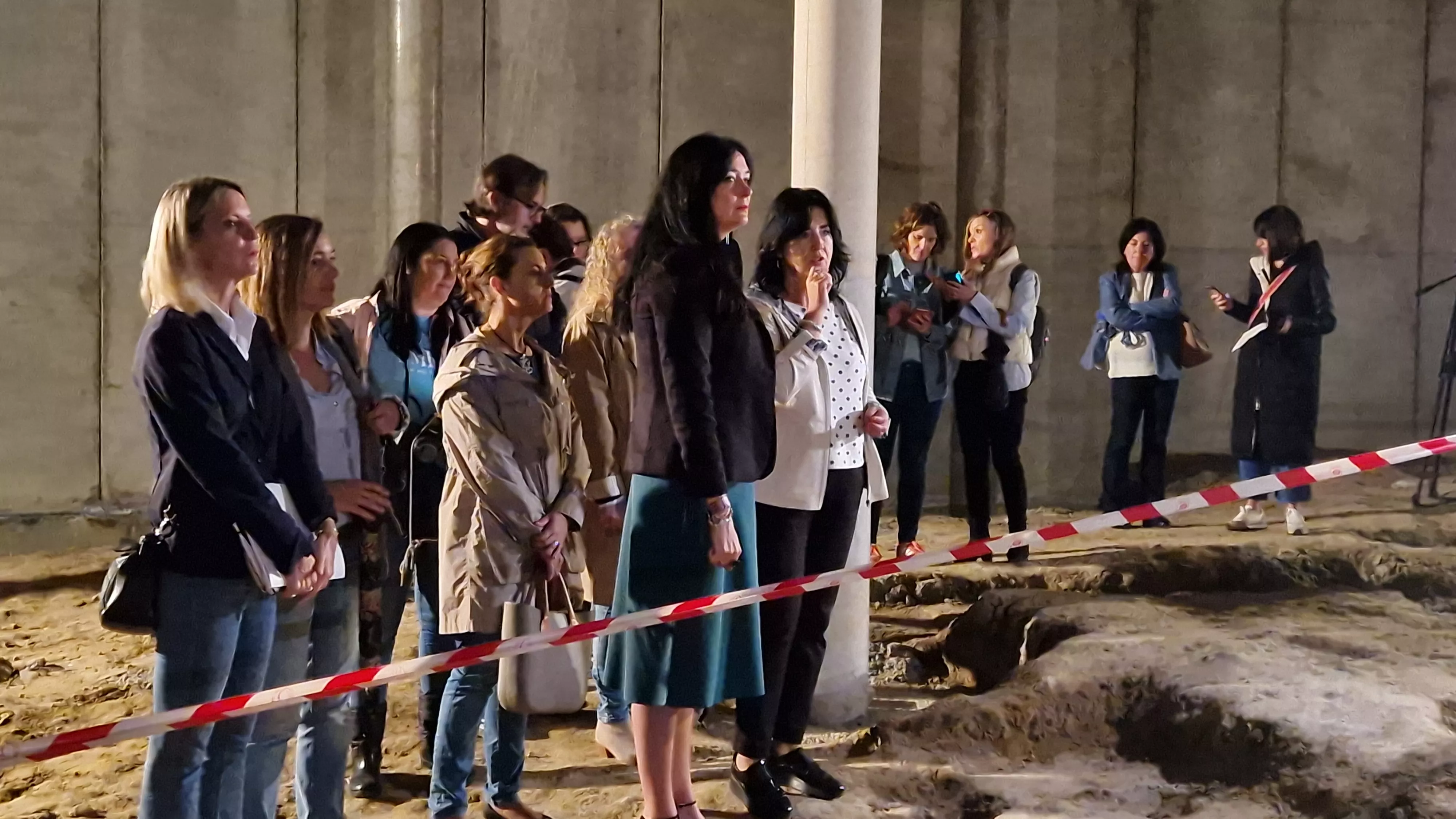 Visita de la directora general de Patrimonio,  Gloria Pérez, al Círculo Católico de Huesca. Foto Myriam Martínez 