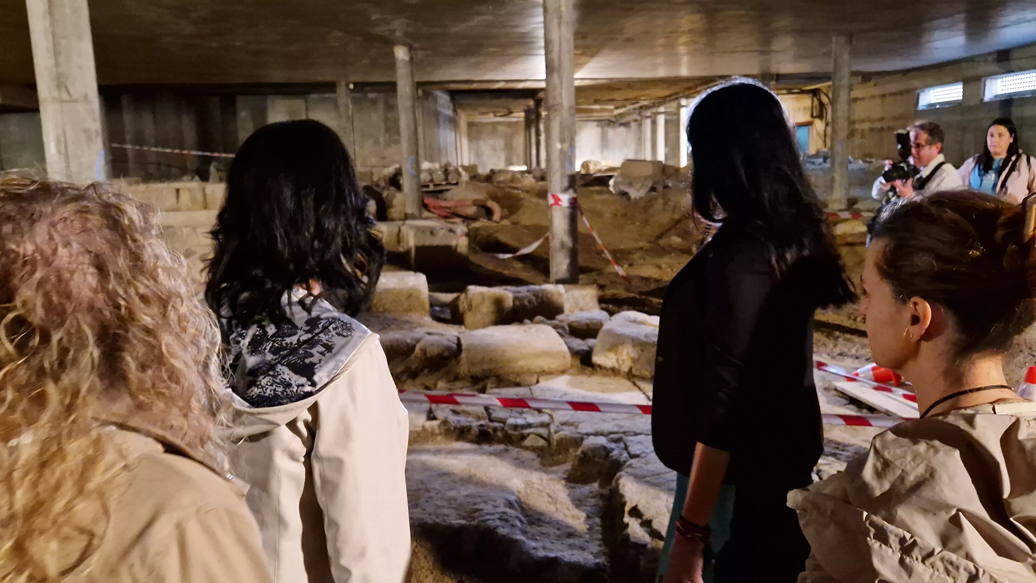 Visita de la directora general de Patrimonio,  Gloria Pérez, al Círculo Católico de Huesca. Foto Myriam Martínez 