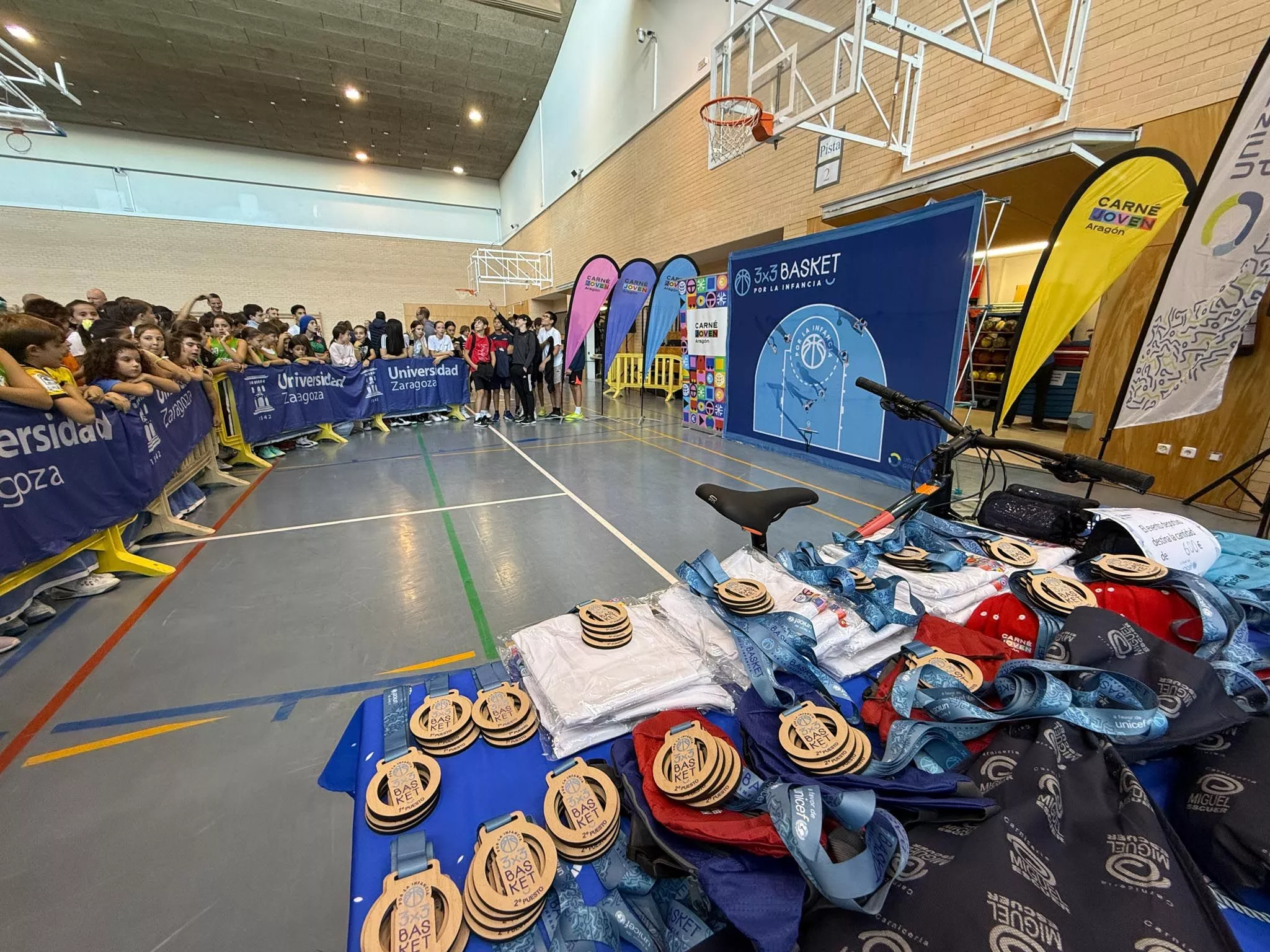 Imágenes del 3x3 baloncesto por la Infancia de Huesca