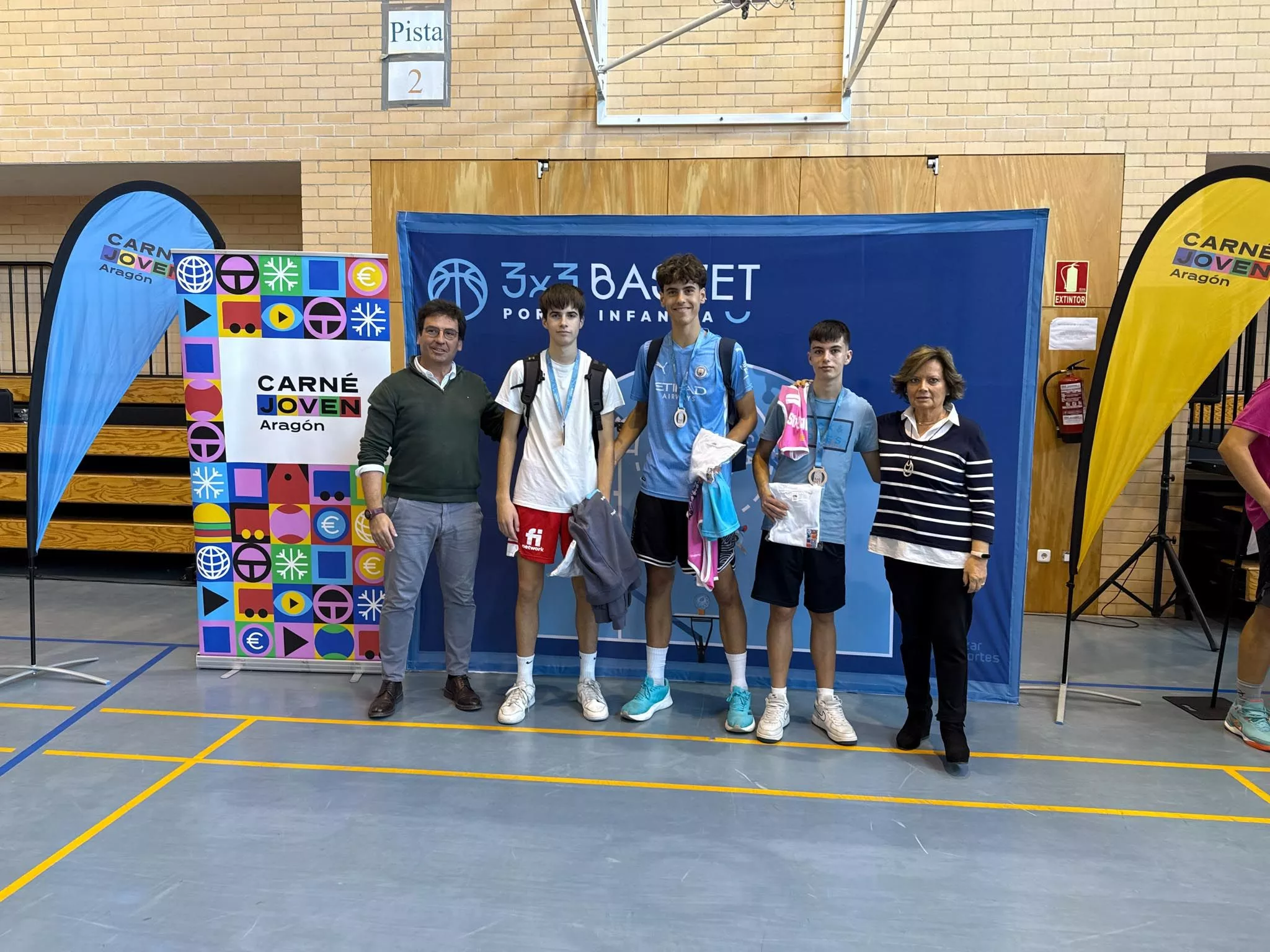 Imágenes del 3x3 baloncesto por la Infancia de Huesca