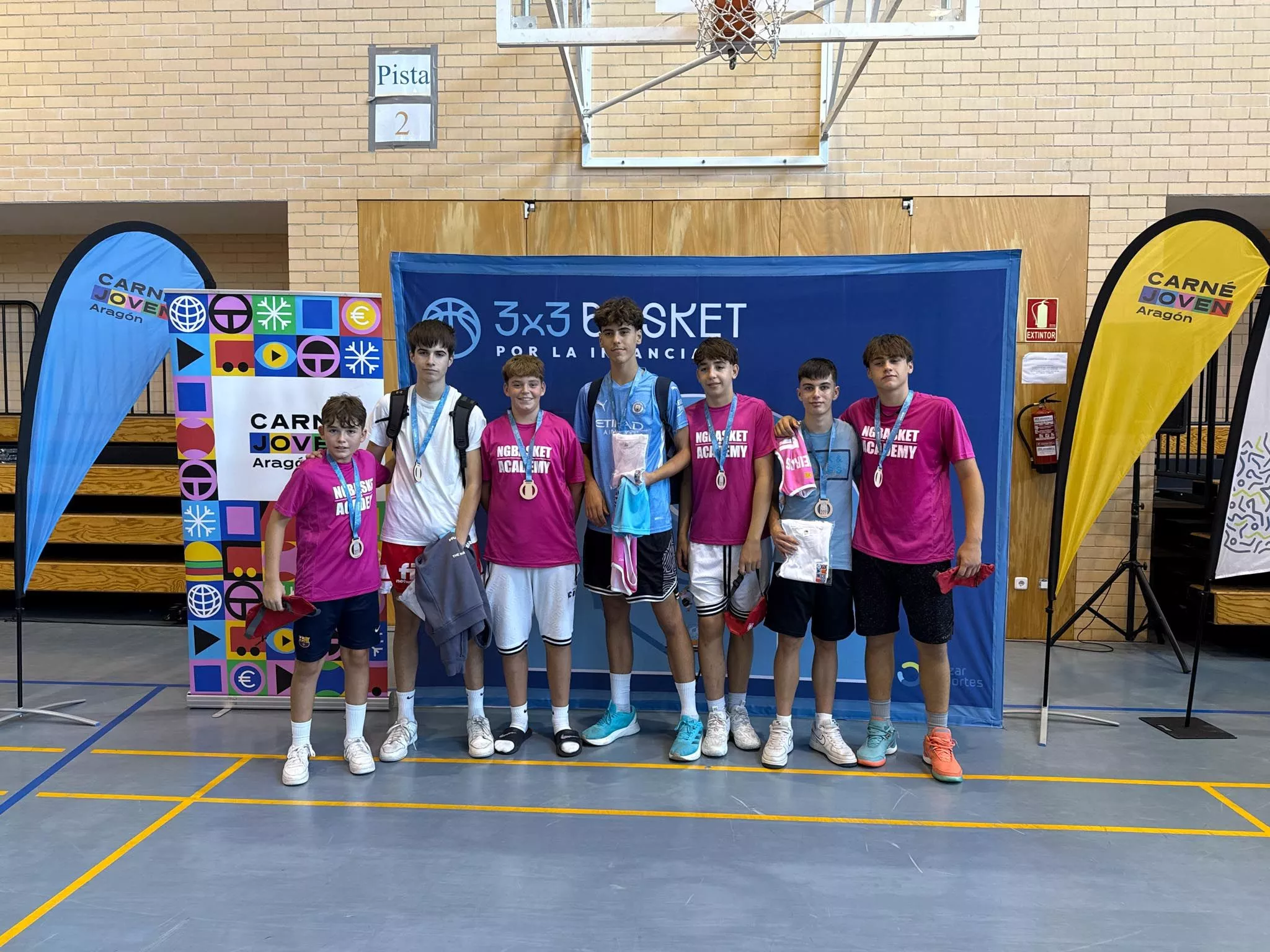 Imágenes del 3x3 baloncesto por la Infancia de Huesca