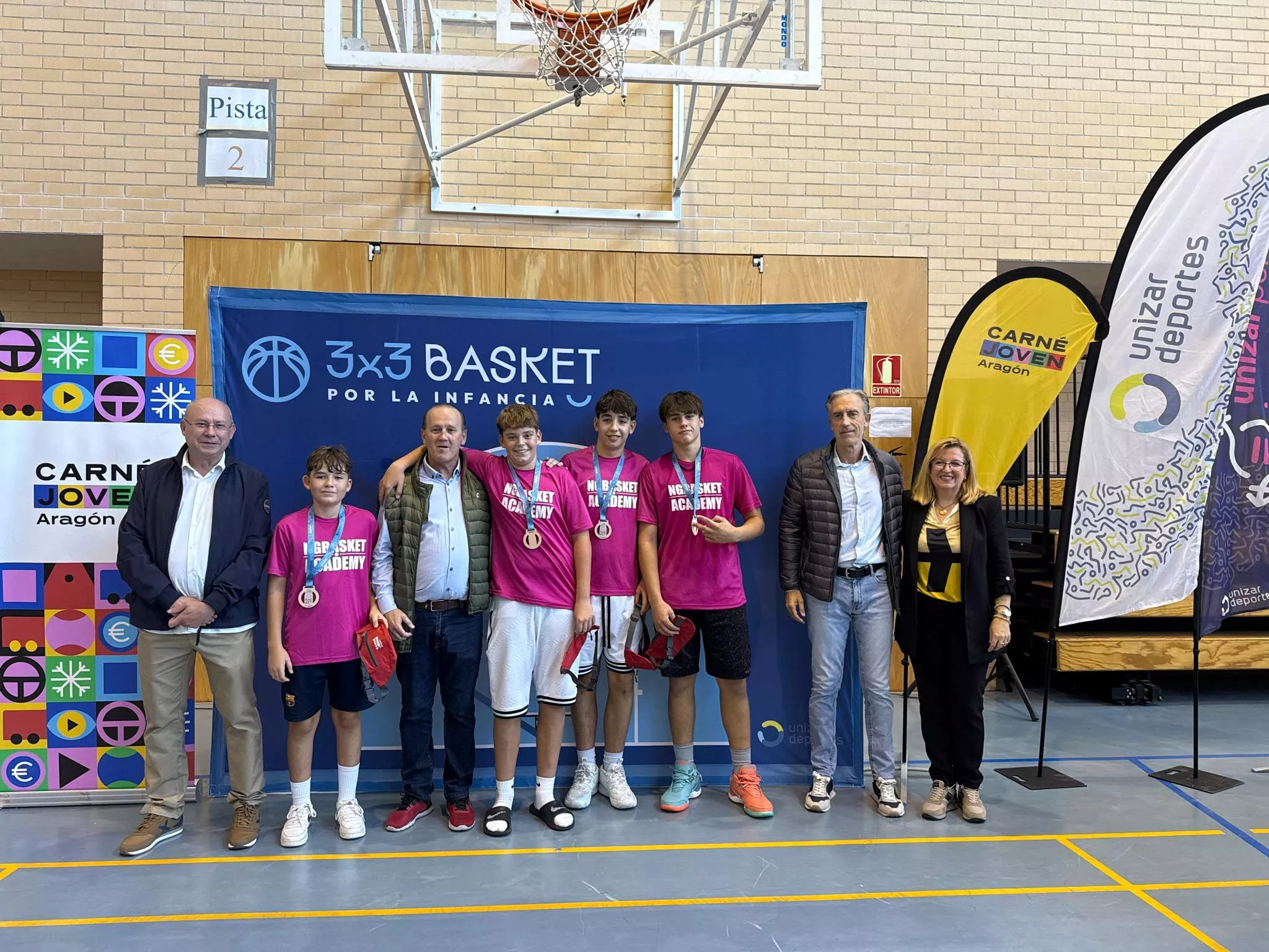 Imágenes del 3x3 baloncesto por la Infancia de Huesca