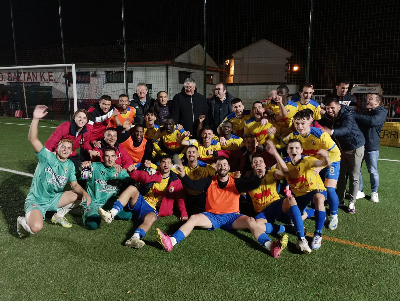 El Ontiñena celebrando su clasificación copera. "No hay billetes" para el Ontiñena-Las Palmas.