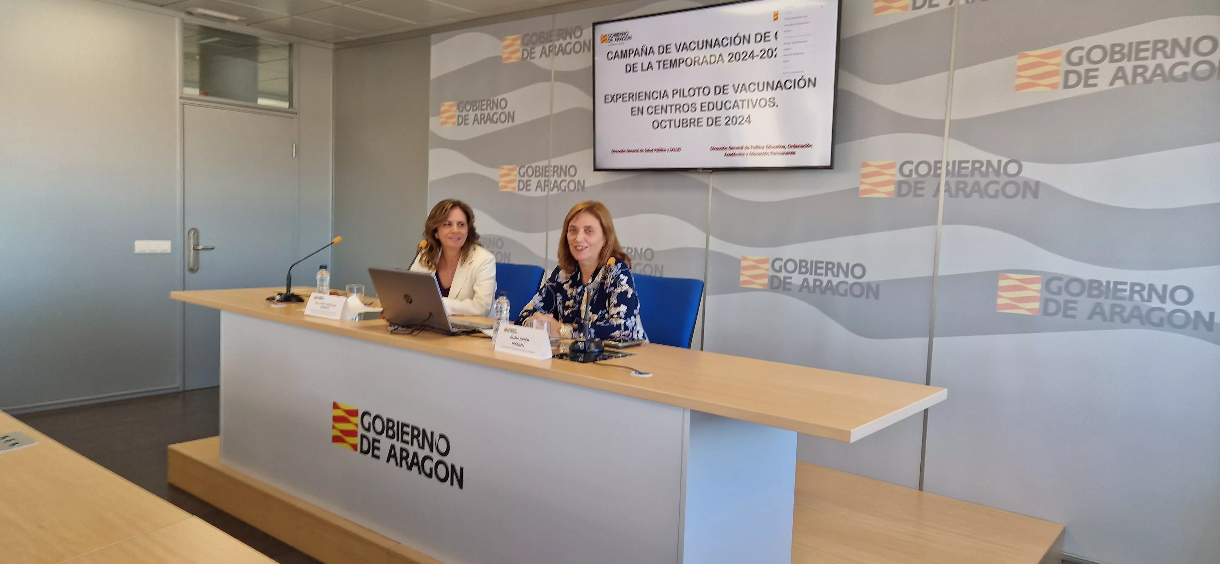 Ana Moracho y Nuria Gayán informan sobre el plan piloto de vacunación de la gripe en colegios.