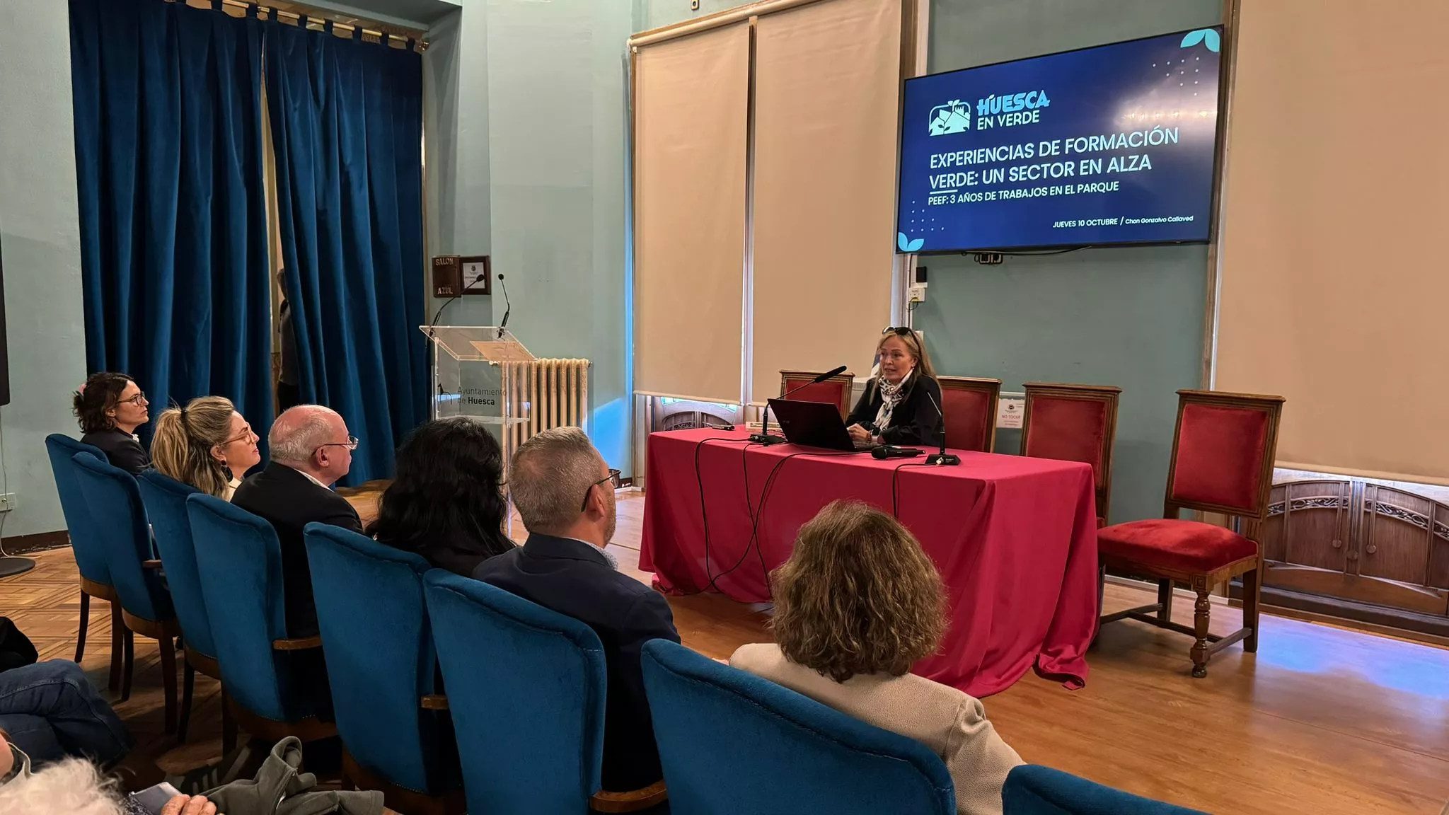 Ana Pérez Adell introduce la segunda sesión de "La naturalización urbana de Huesca"