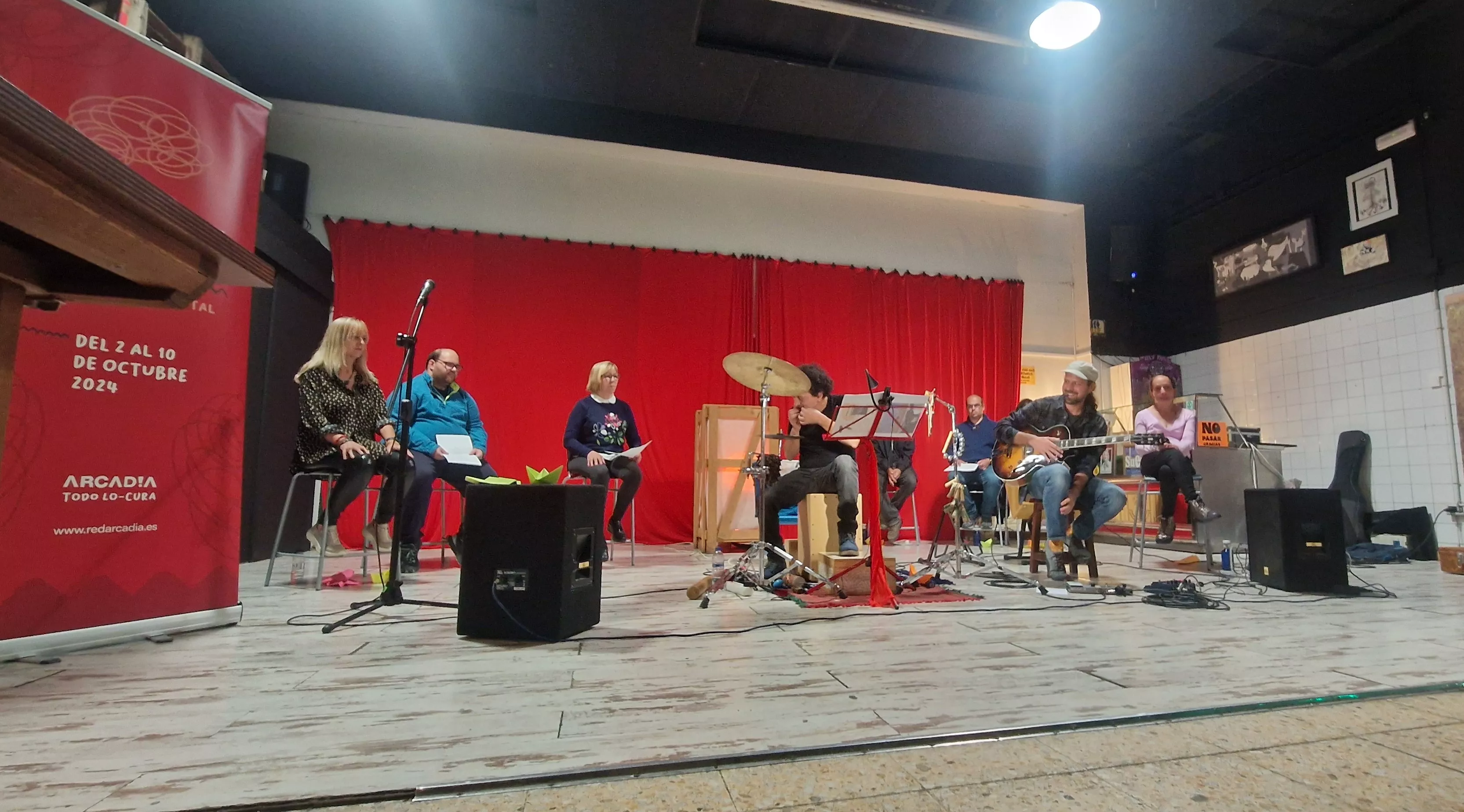 Movida poética con Versonoros y Arcadia en La Catalítica. Foto Myriam Martínez 