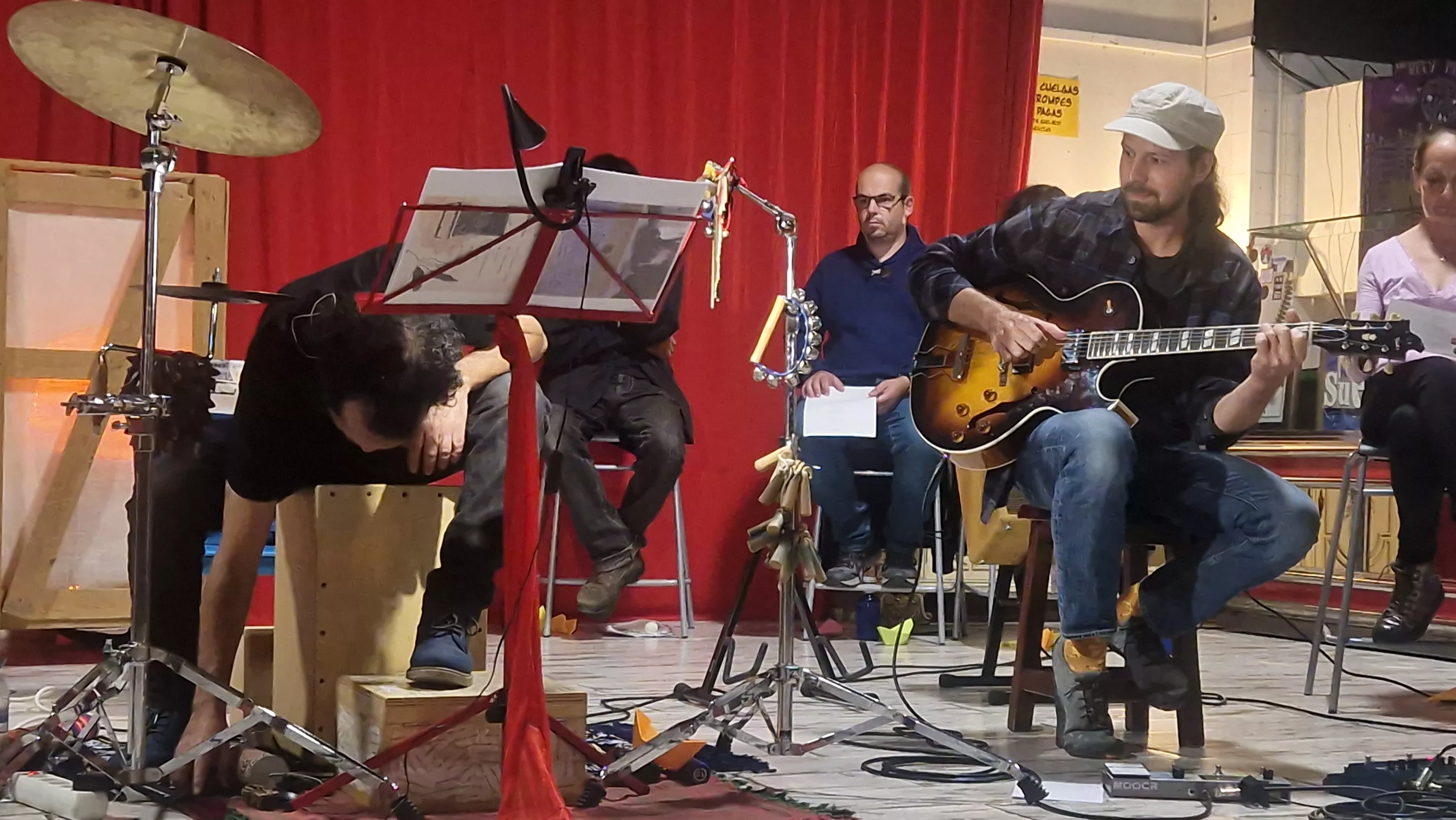 Movida poética con Versonoros y Arcadia en La Catalítica. Foto Myriam Martínez 