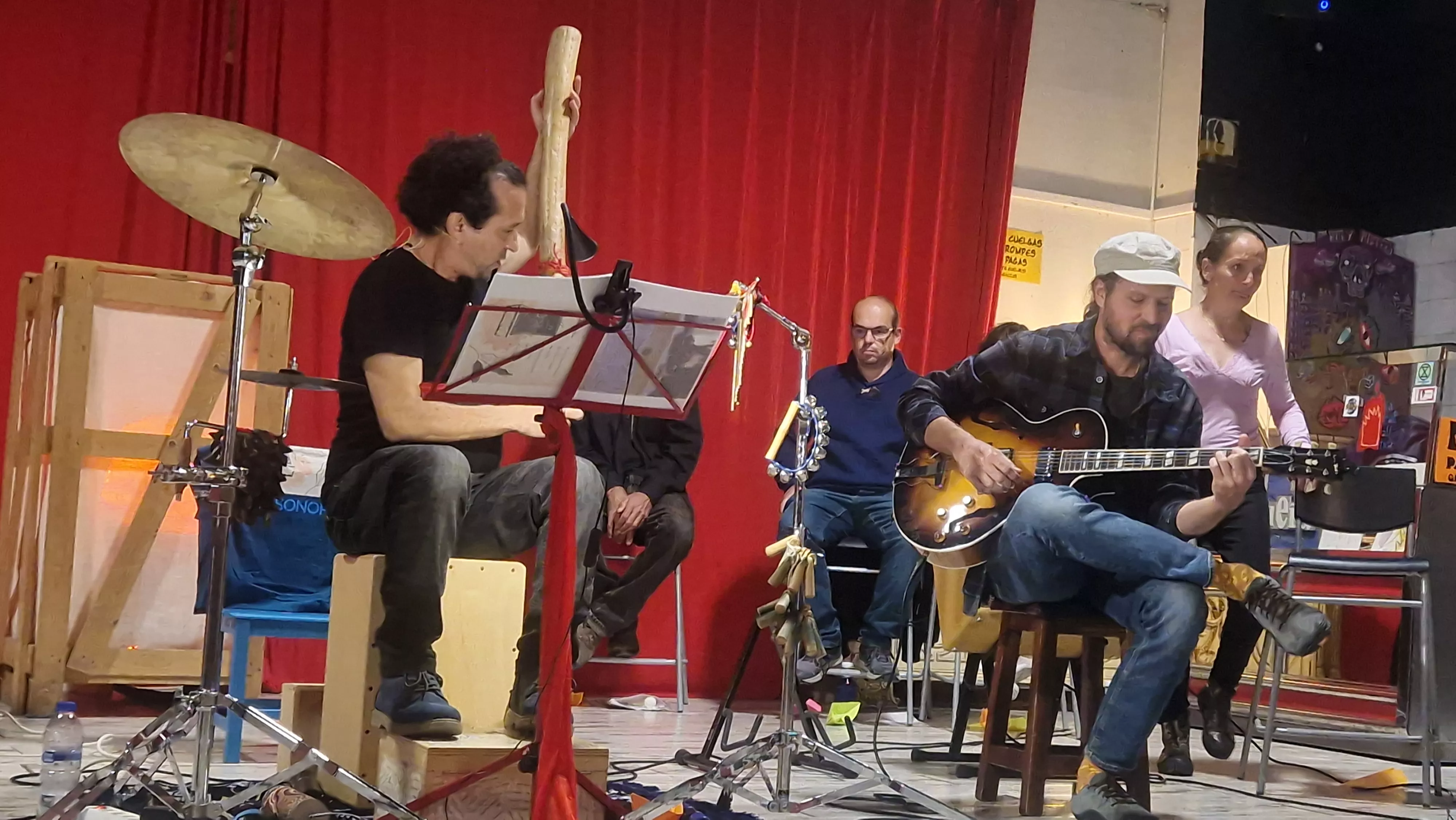 Movida poética con Versonoros y Arcadia en La Catalítica. Foto Myriam Martínez 