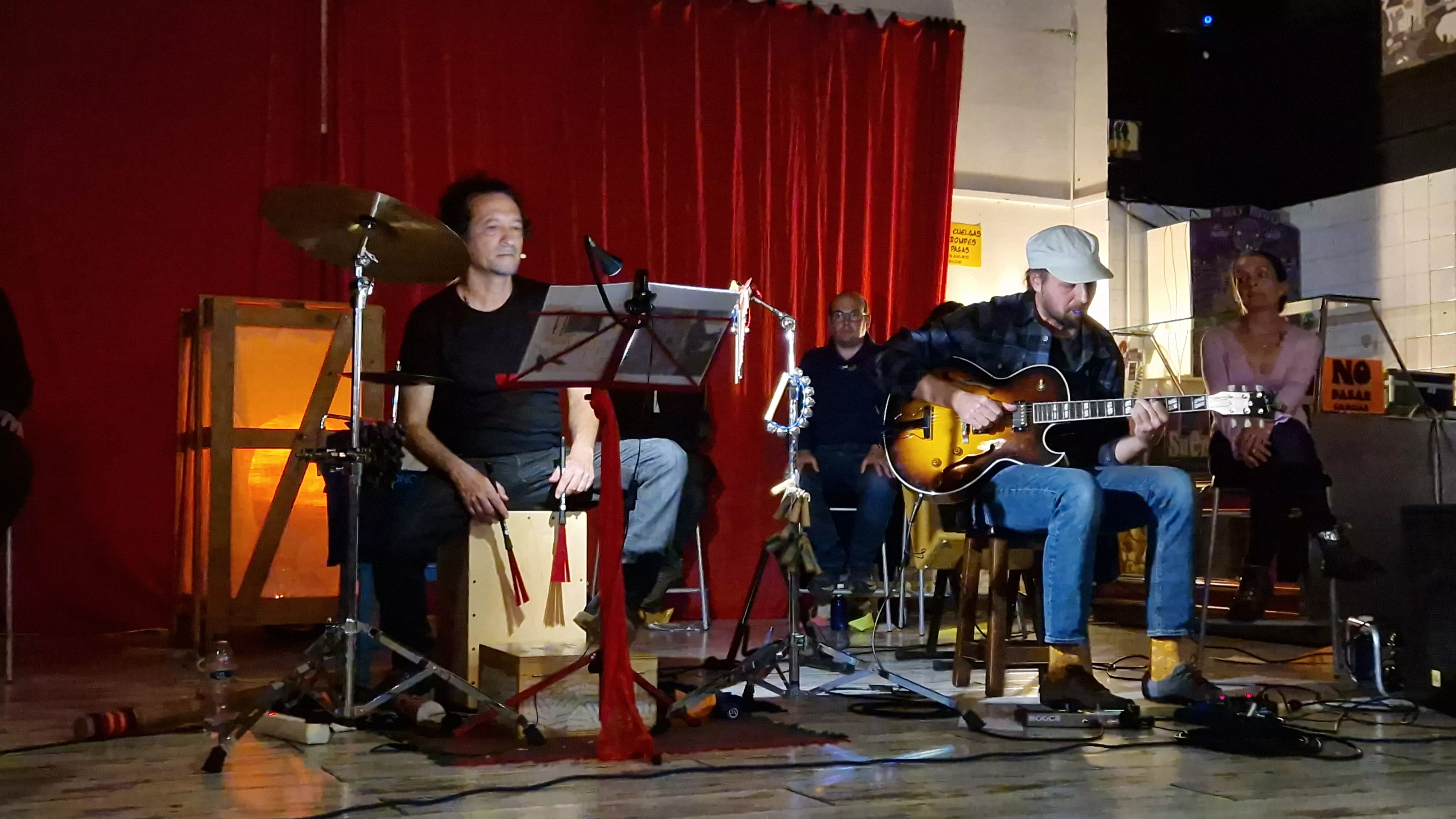 Movida poética con Versonoros y Arcadia en La Catalítica. Foto Myriam Martínez 