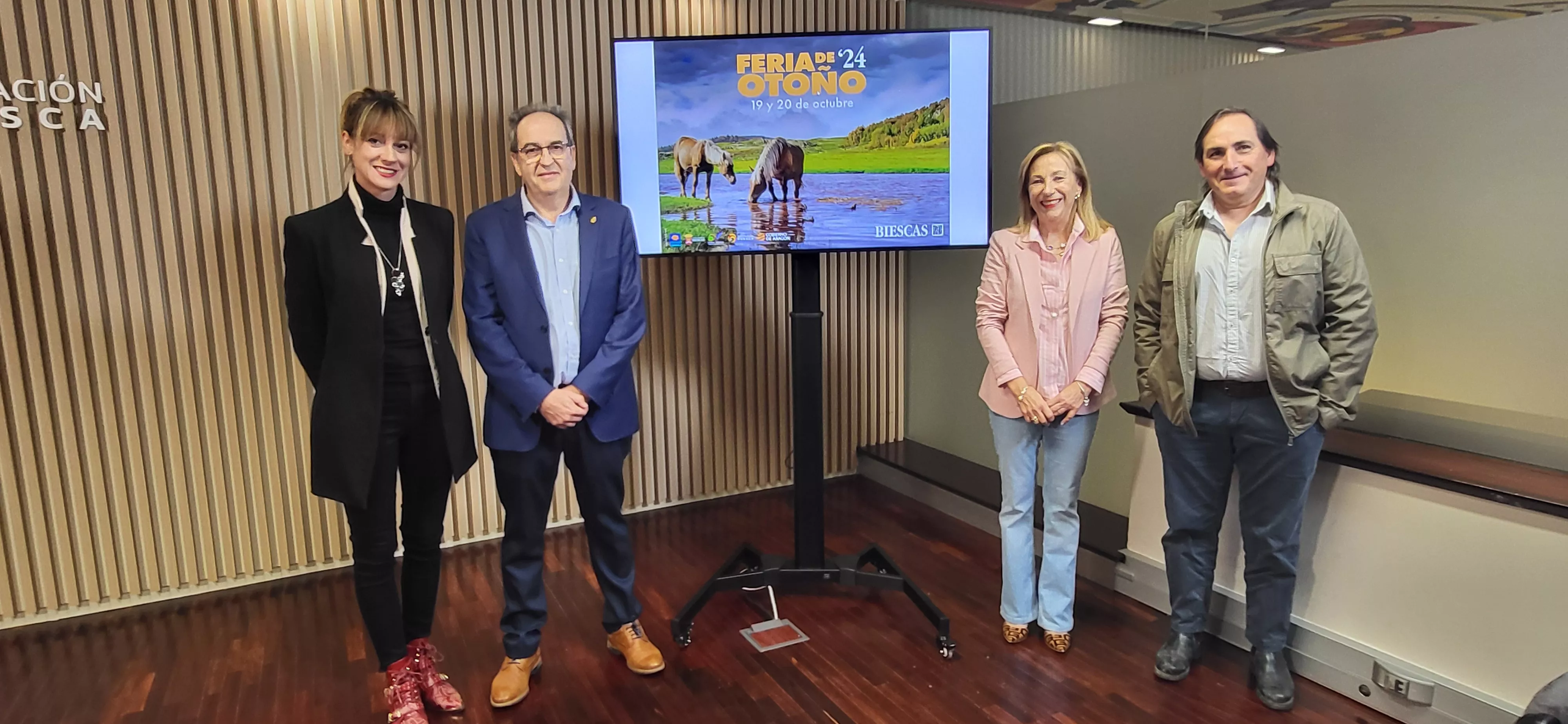 Lorena Cajal, José Cebollero, Isabel Manglano y Ricardo Azón han presentado el programa de la Feria de Otoño de Biescas. Lorena Cajal, José Cebollero, Isabel Manglano y Ricardo Azón han presentado el programa de la Feria de Otoño de Biescas.