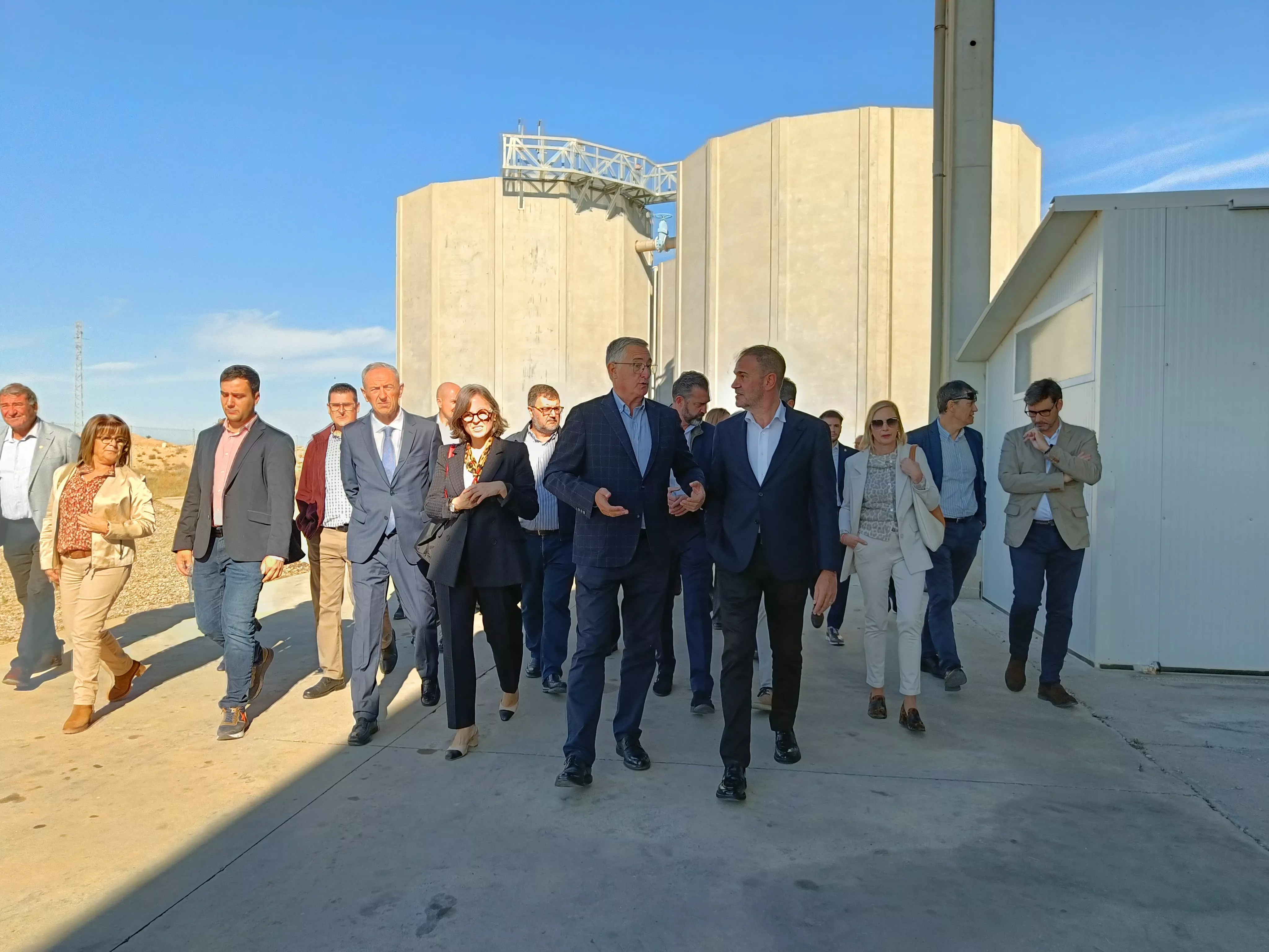 Participantes en la inauguración oficial de la planta de biogás de Zaidín.