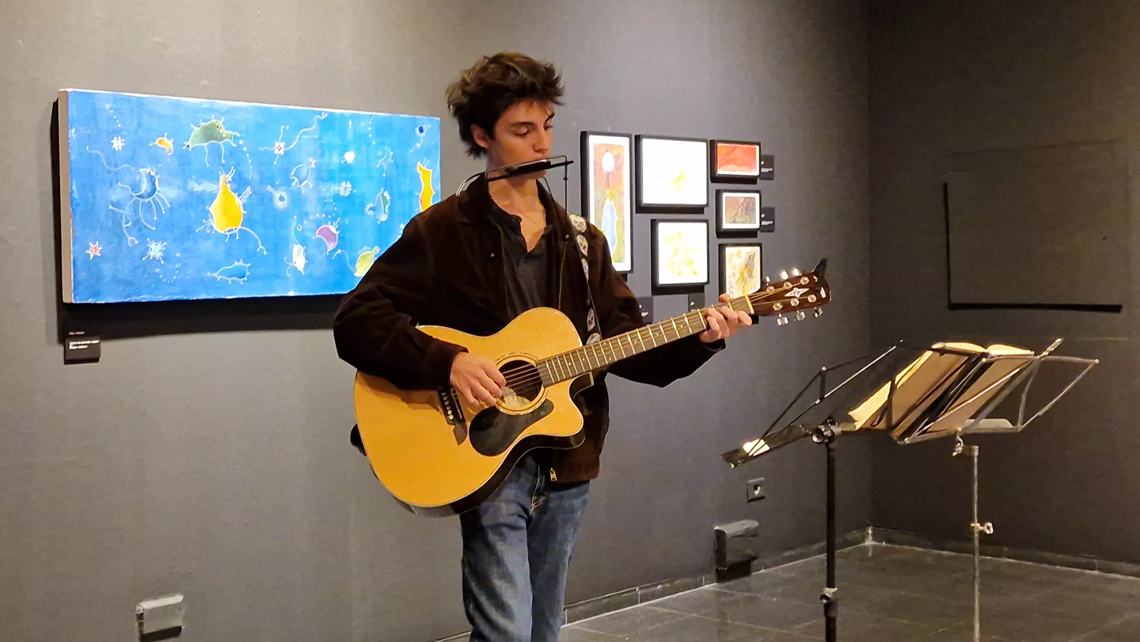 Jaime Trillo, en la inauguración de la exposición de Lucio Gat en el Centro Cultural Manuel Benito. Foto Myriam Martínez 