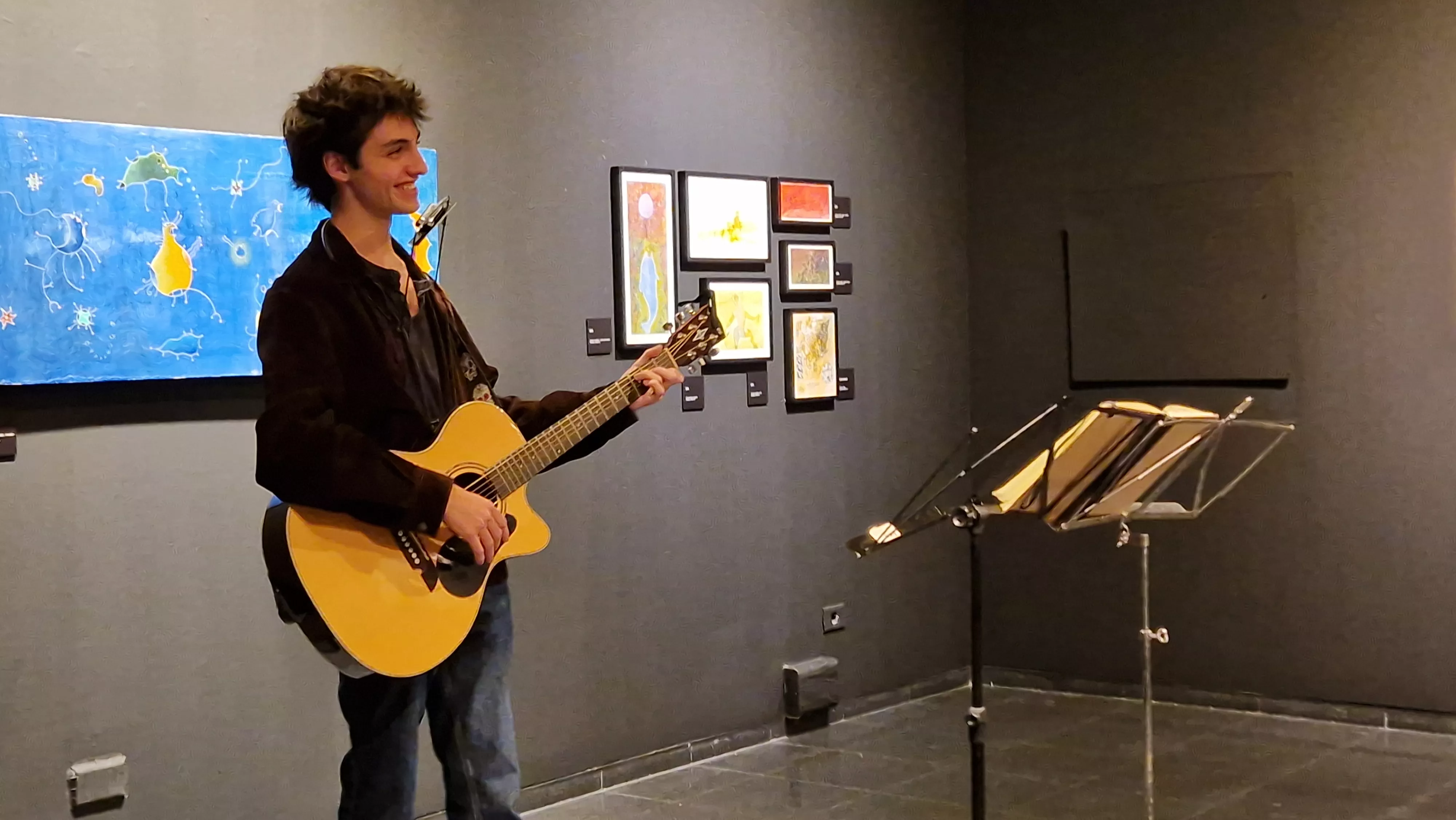 Jaime Trillo, en la inauguración de la exposición de Lucio Gat en el Centro Cultural Manuel Benito. Foto Myriam Martínez 