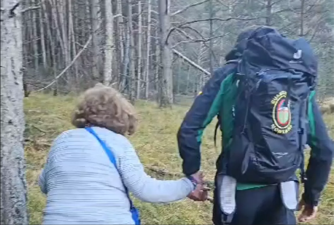 El Greim de Benasque localiza ilesa a una vecina de Monzón de 82 años que se extravió buscando setas. El Greim de Benasque localiza ilesa a una vecina de Monzón de 82 años que se extravió buscando setas.