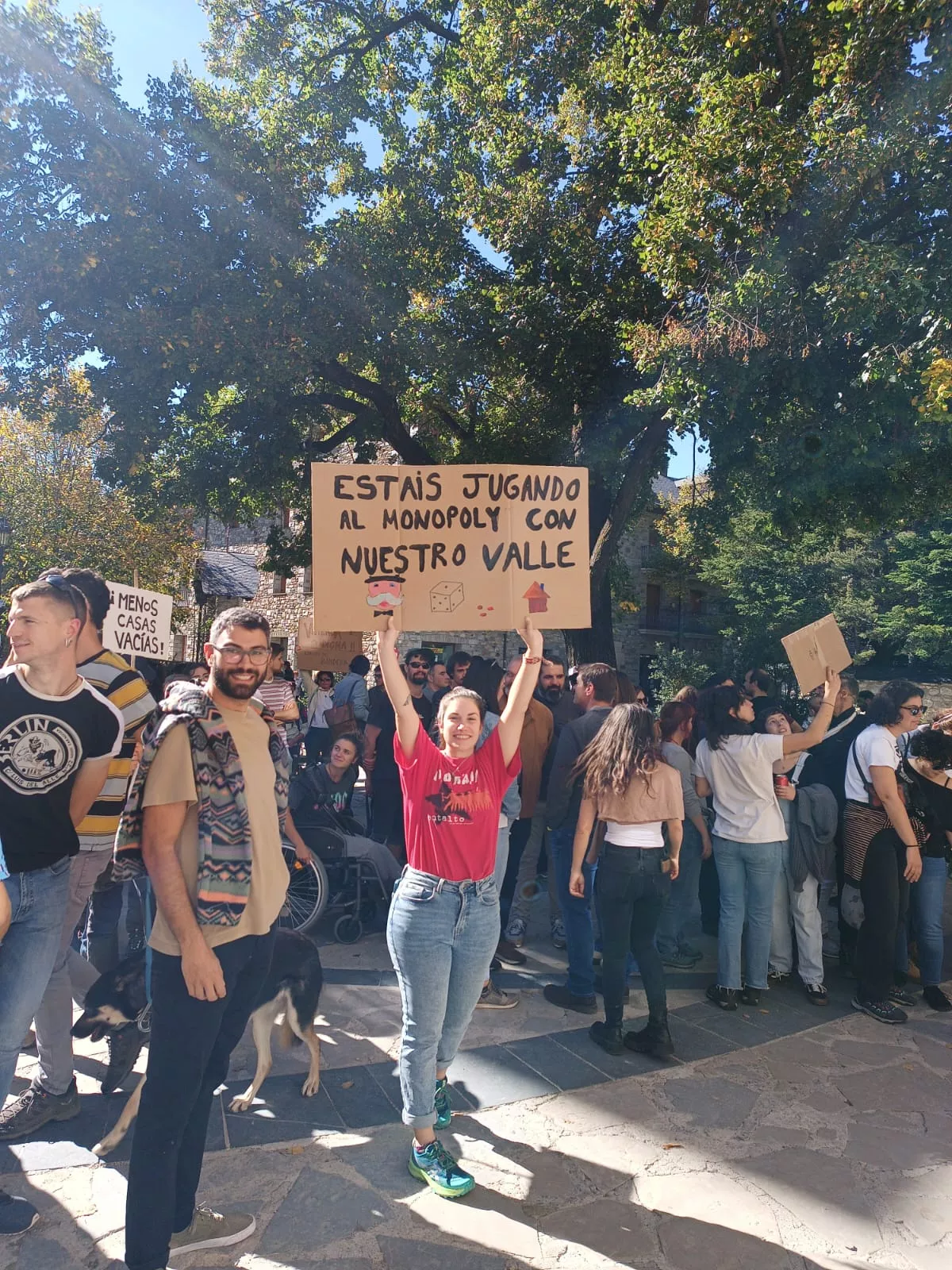 Concentración de la Plataforma Por una Vivienda Digna en Benasque