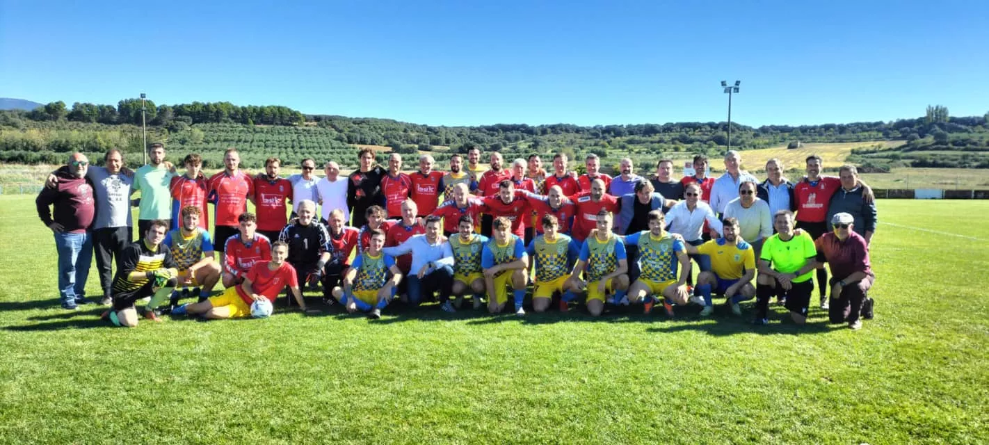 Homenaje a Carlos Marco en el campo de fútbol de Ayerbe que ya lleva su nombre