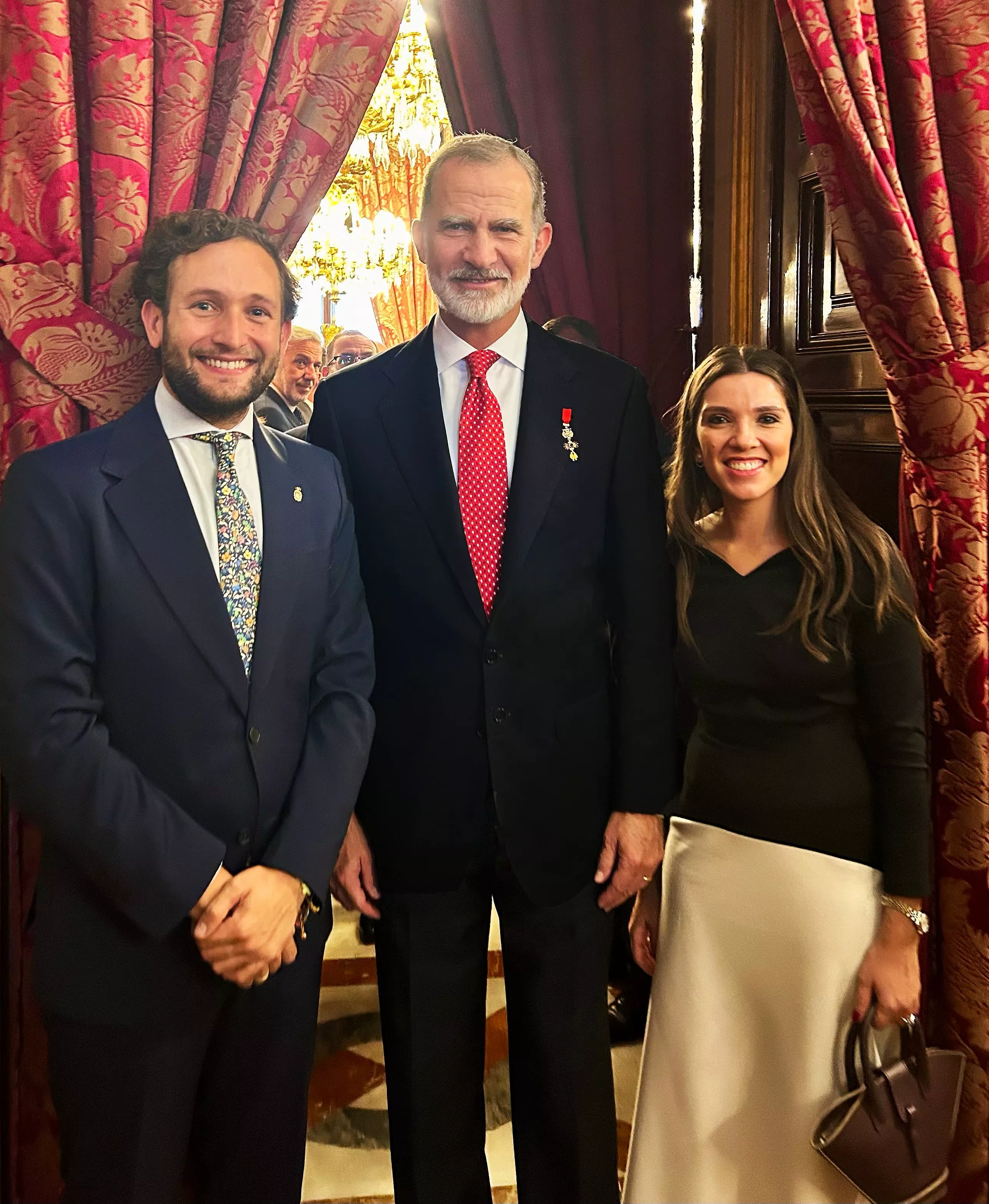 Isaac Claver y María Pilar Vera con el Rey Felipe VI