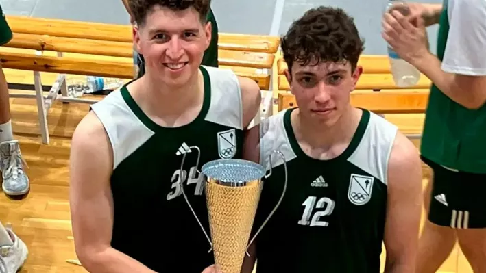 Bruno Pañart, a la derecha, junto a un compañero de equipo de la temporada pasada.