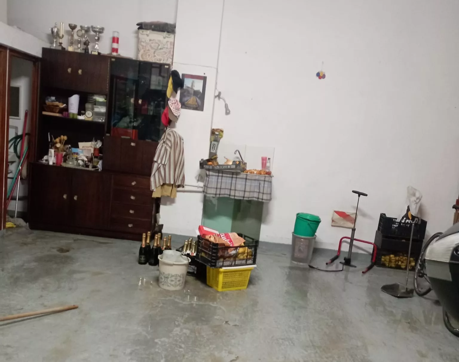 La intensa lluvia registra en Tamarite de Litera ha provocado inundaciones en la localidad.