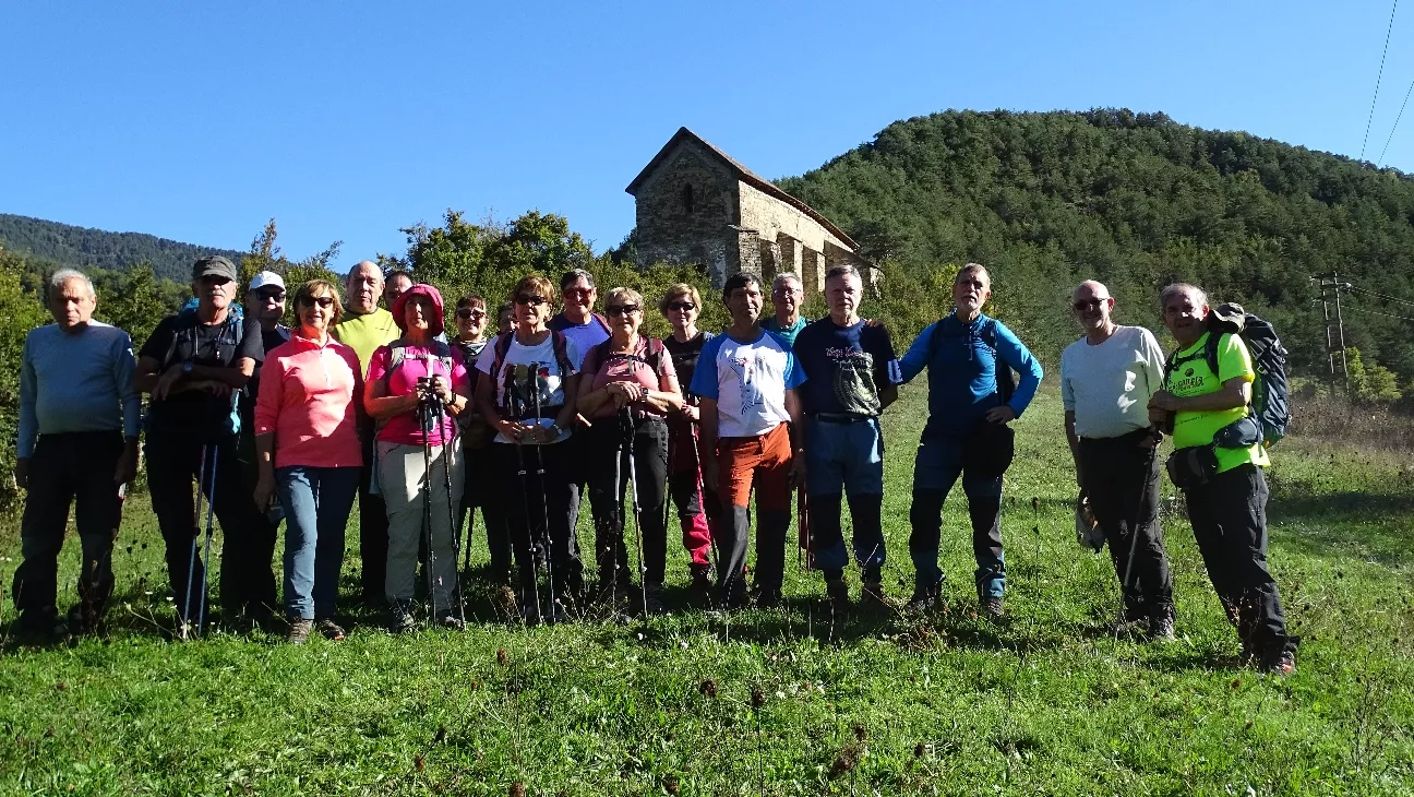 Pequeño grupo. Bosques de Jacetania de Aragüés, Urdués hasta Echo.