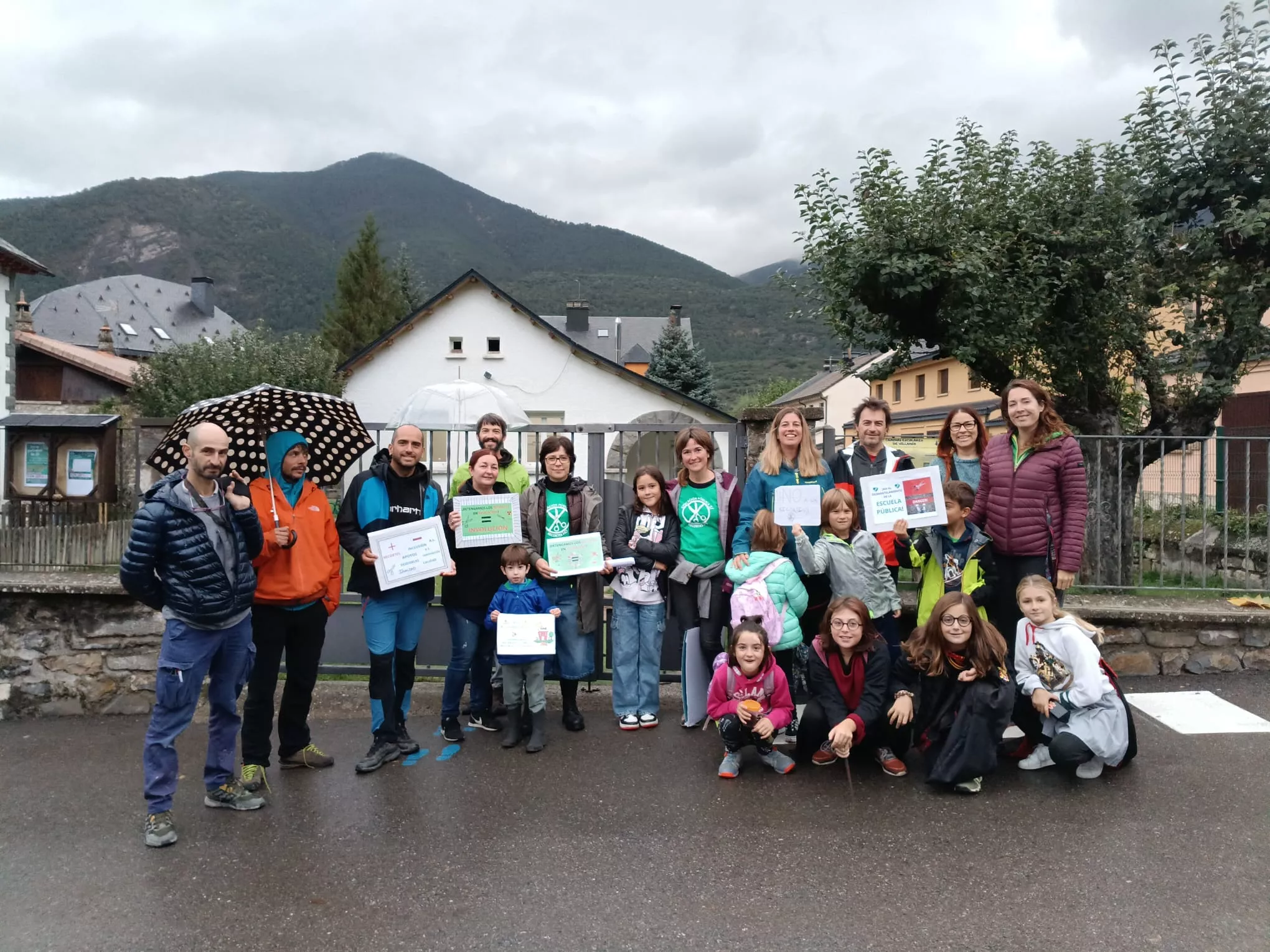 CEIP Collarada Villanúa se ha manifestado, además, por las calles de la localidad.