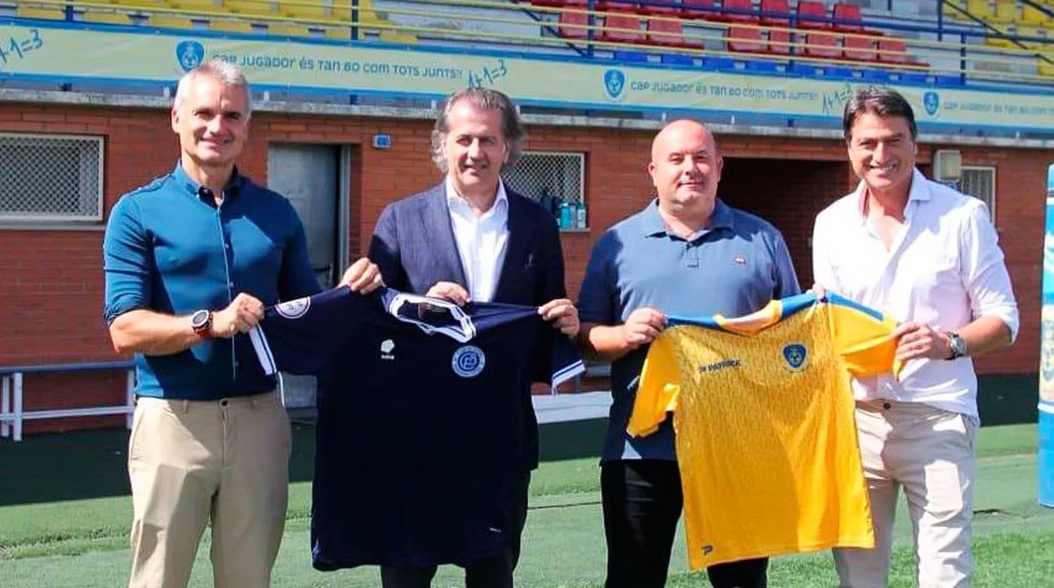 Toni Freixa, segundo por la izquierda, dimite como presidente del Badalona Futur a 15 días de jugar contra el Huesca