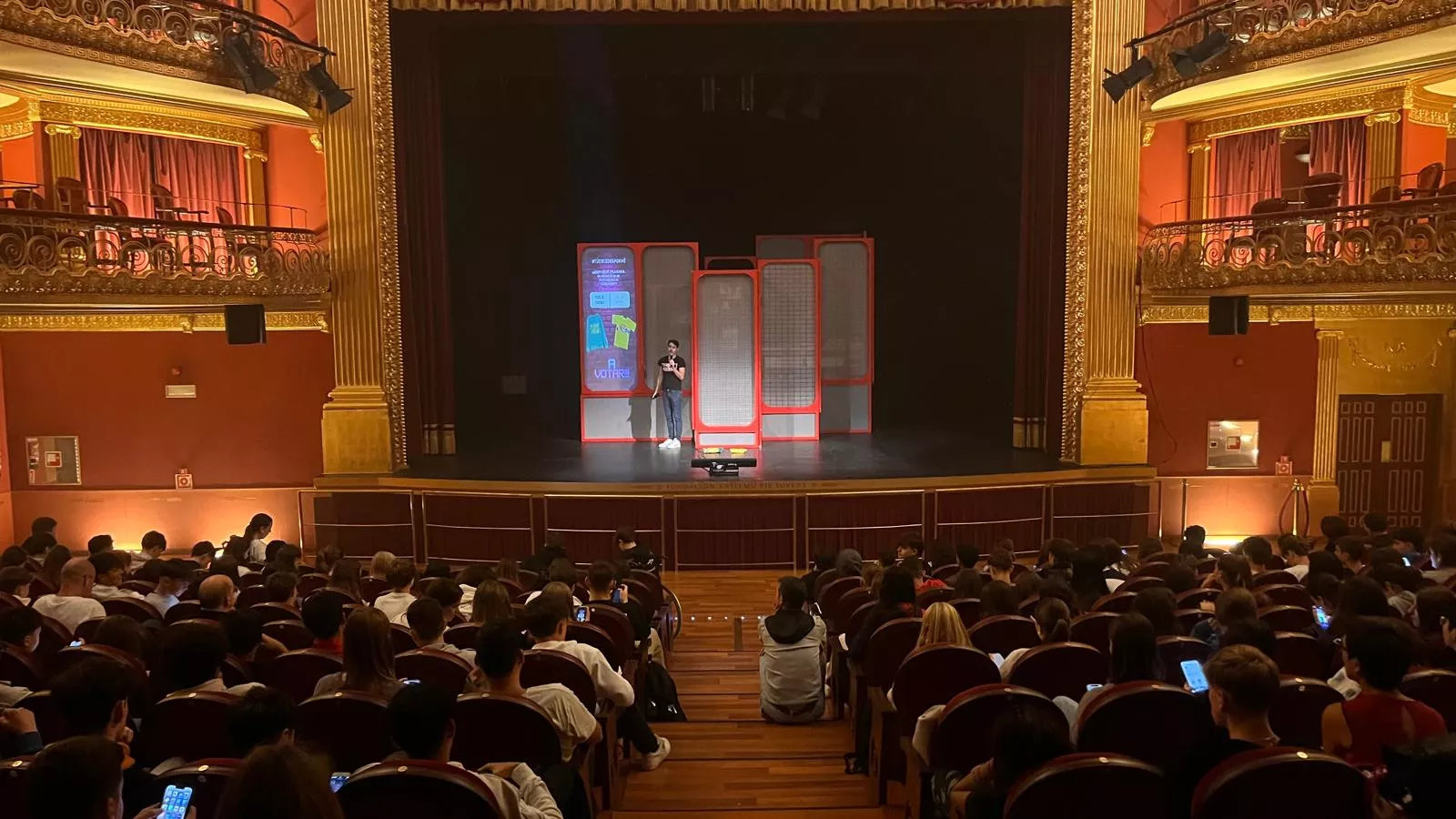 Espectáculo "La metamorfosis de Gregor" en el Teatro Olimpia, dentro del Spin Festival. Foto Mercedes Manterola