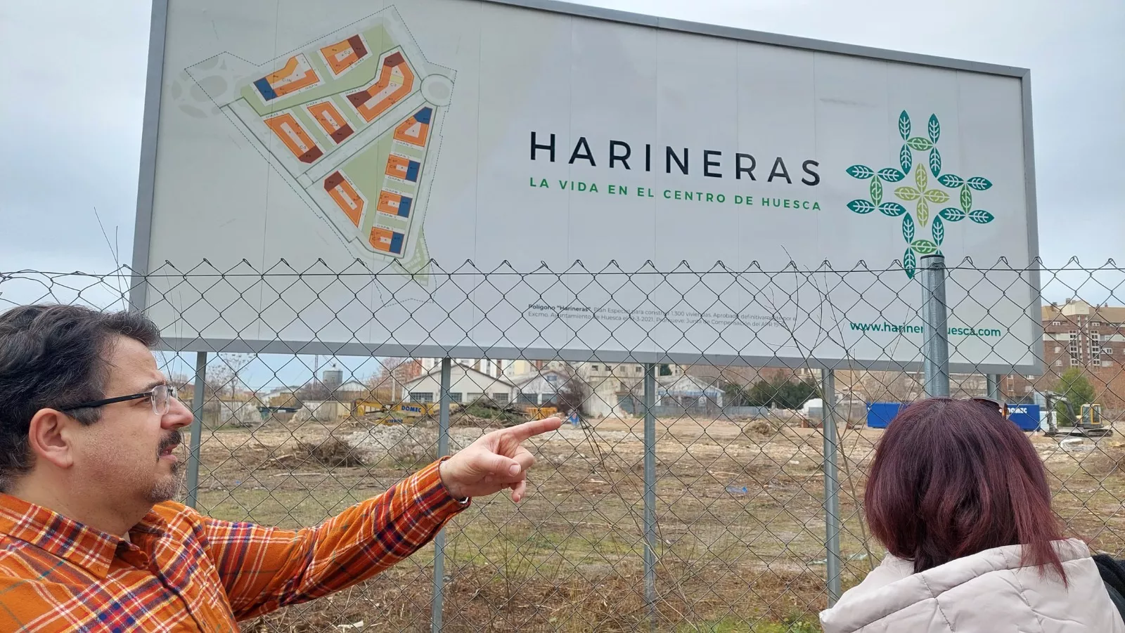 José Luis Rubió con Susana Magán en el Polígono Harineras. Caciques y ediles