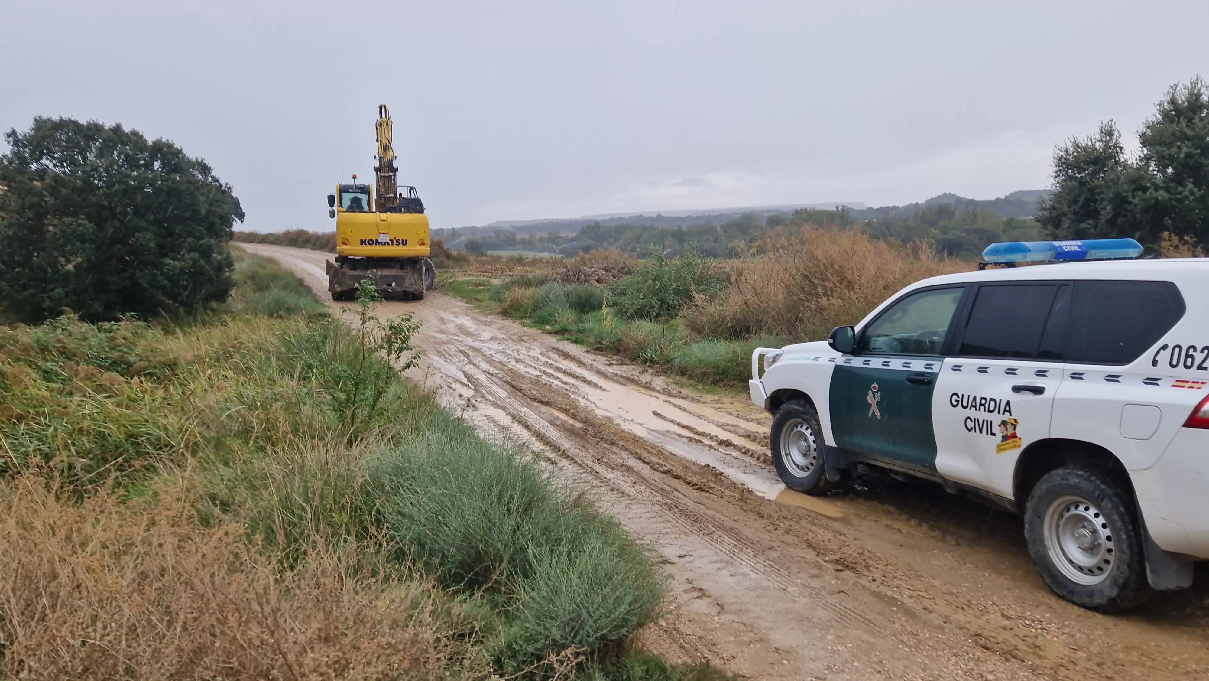 Primeros trabajos de las máquinas en Salillas para hacer las balsas. Foto Myriam Martínez