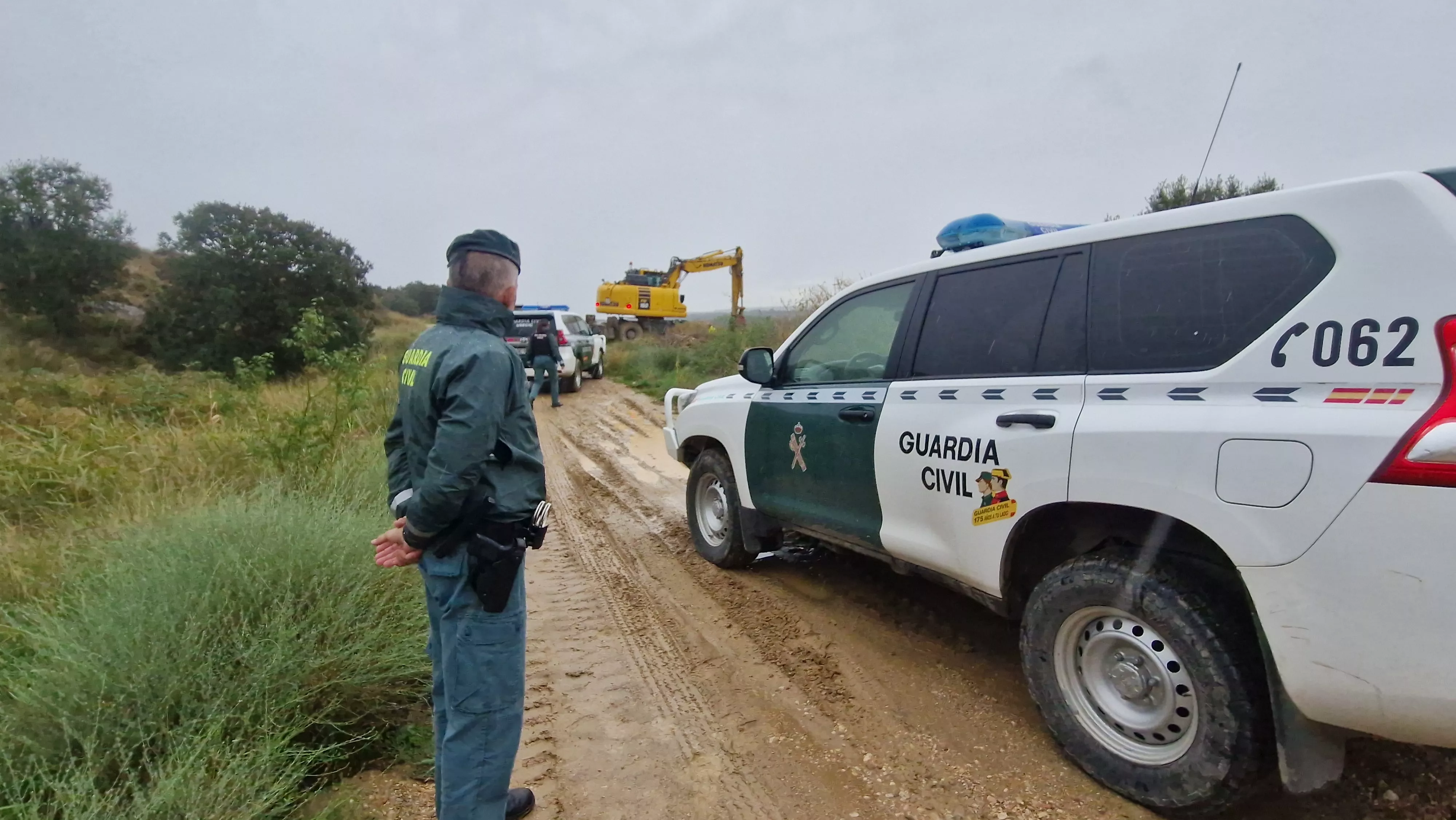 Primeros trabajos de las máquinas en Salillas para hacer las balsas. Foto Myriam Martínez