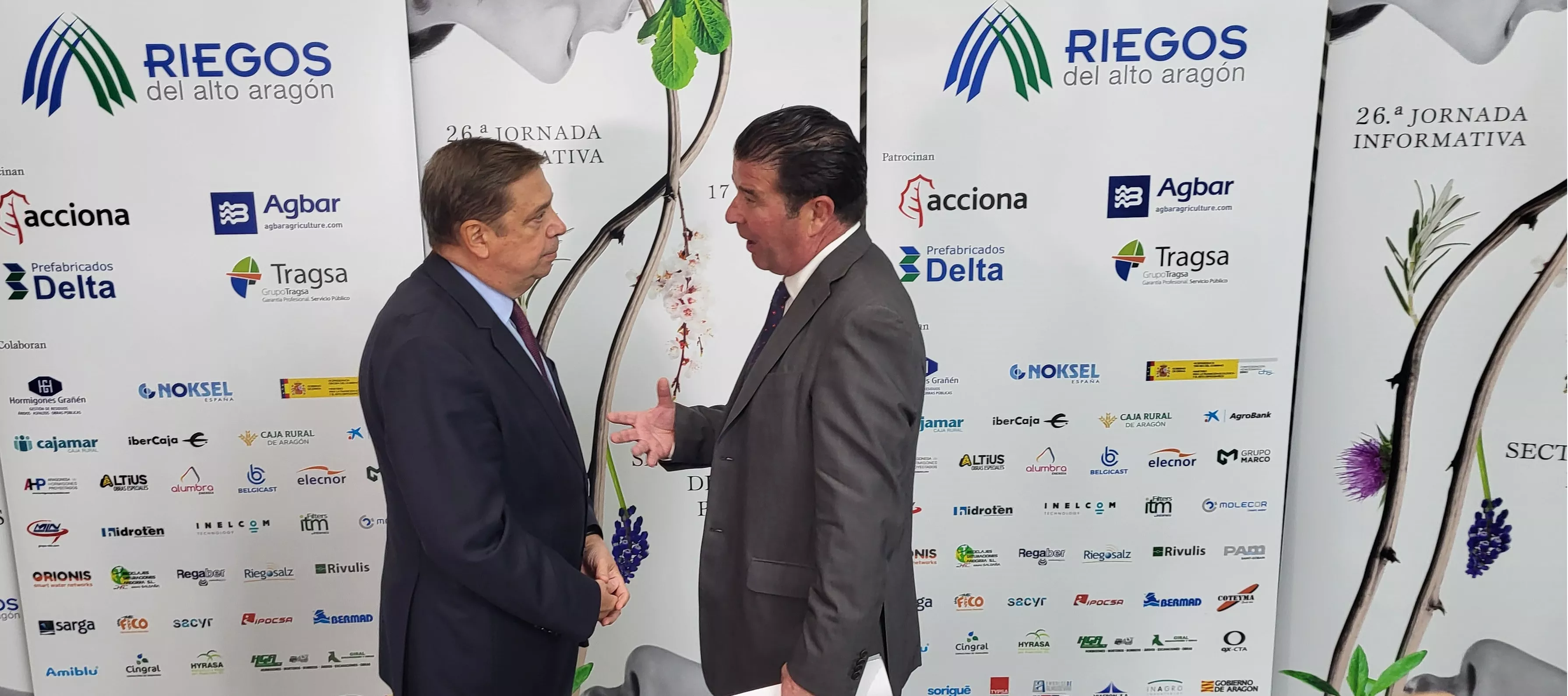 José Antonio Pradas, a la derecha, con el ministro Luis Planas en la última Jornada de Riegos del Alto Aragón. Foto Mercedes Manterola