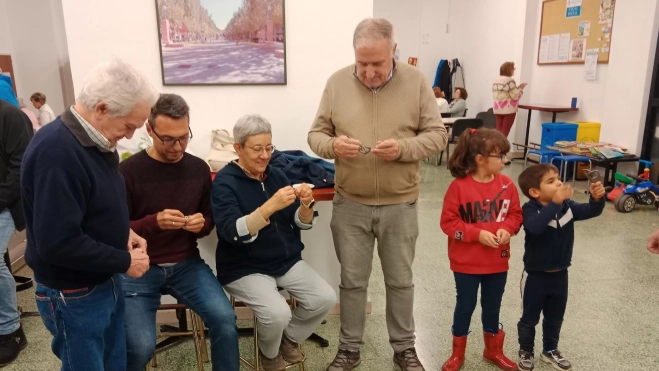 Juegos tradicionales en el Barrio Santiago, juegos de habilidad y destreza. Juegos tradicionales en el Barrio Santiago, juegos de habilidad y destreza.