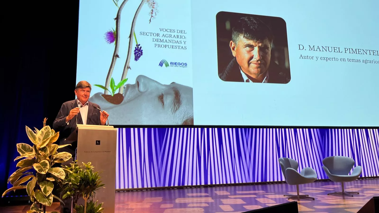 Manuel Pimetel durante su ponencia en la Jornada Informativa de Riegos del Alto Aragón.