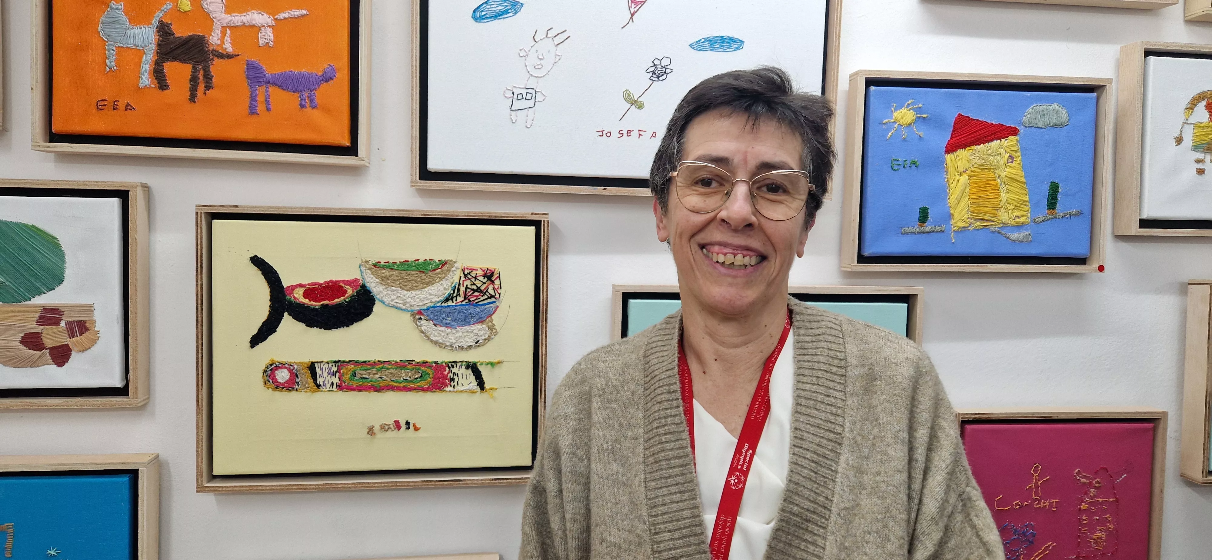 Exposición 'Bordado sobre lienzo' de Valentia en la librería Anónima. Foto Myriam Martínez