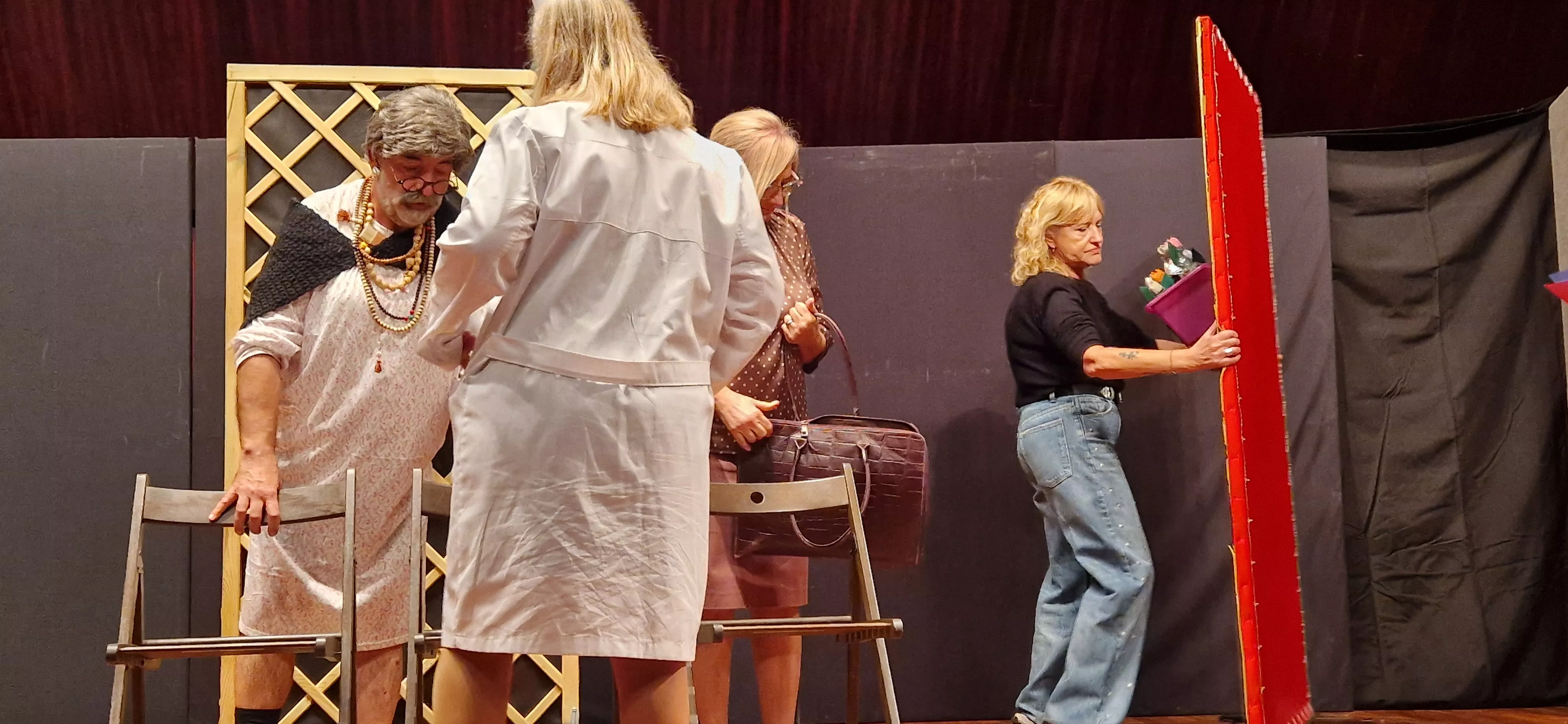 Grupo de teatro de la AECC “Sin Miedo” y la obra “Al mal tiempo…”. Foto Myriam Martínez