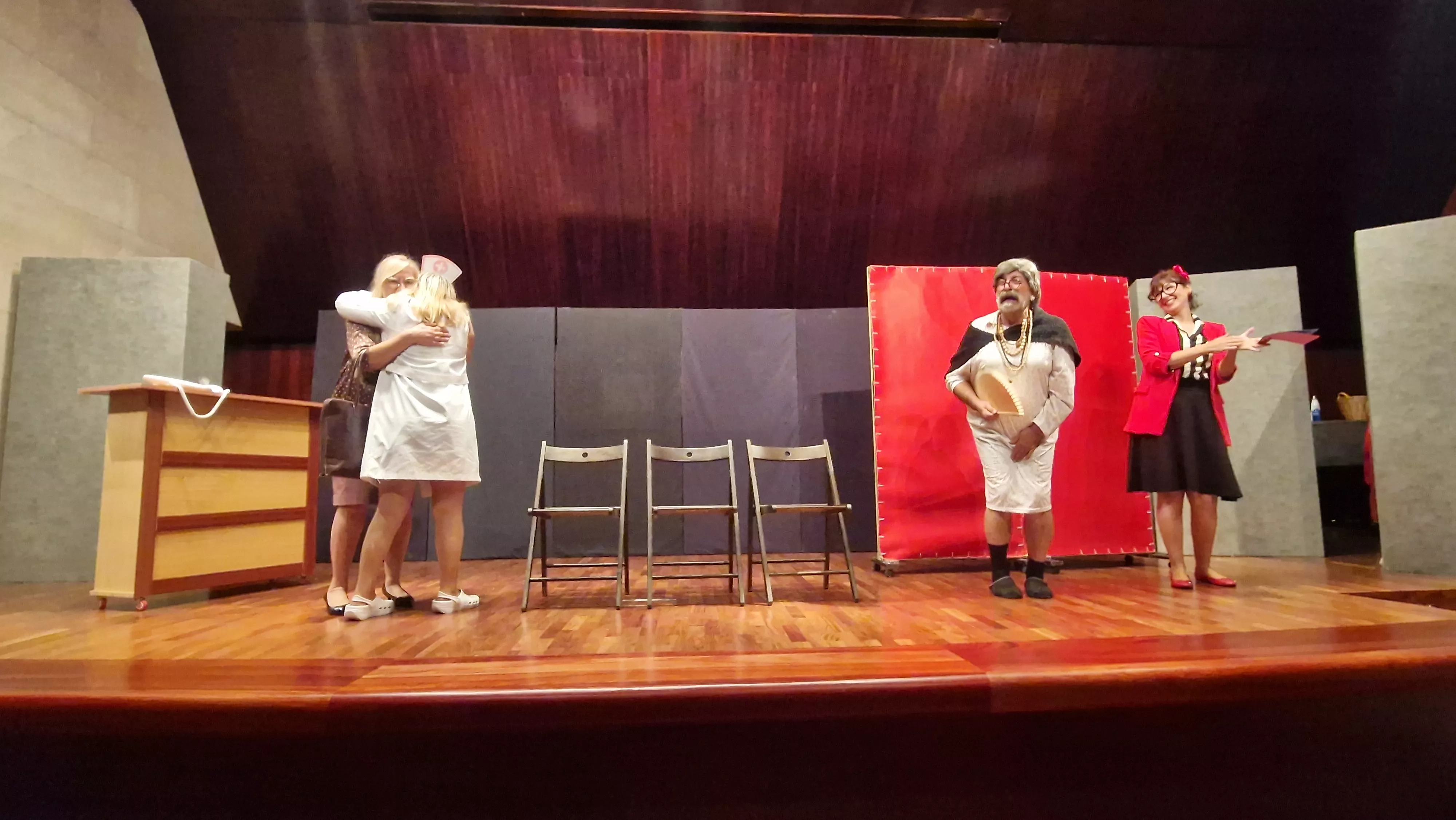 Grupo de teatro de la AECC “Sin Miedo” y la obra “Al mal tiempo…”. Foto Myriam Martínez