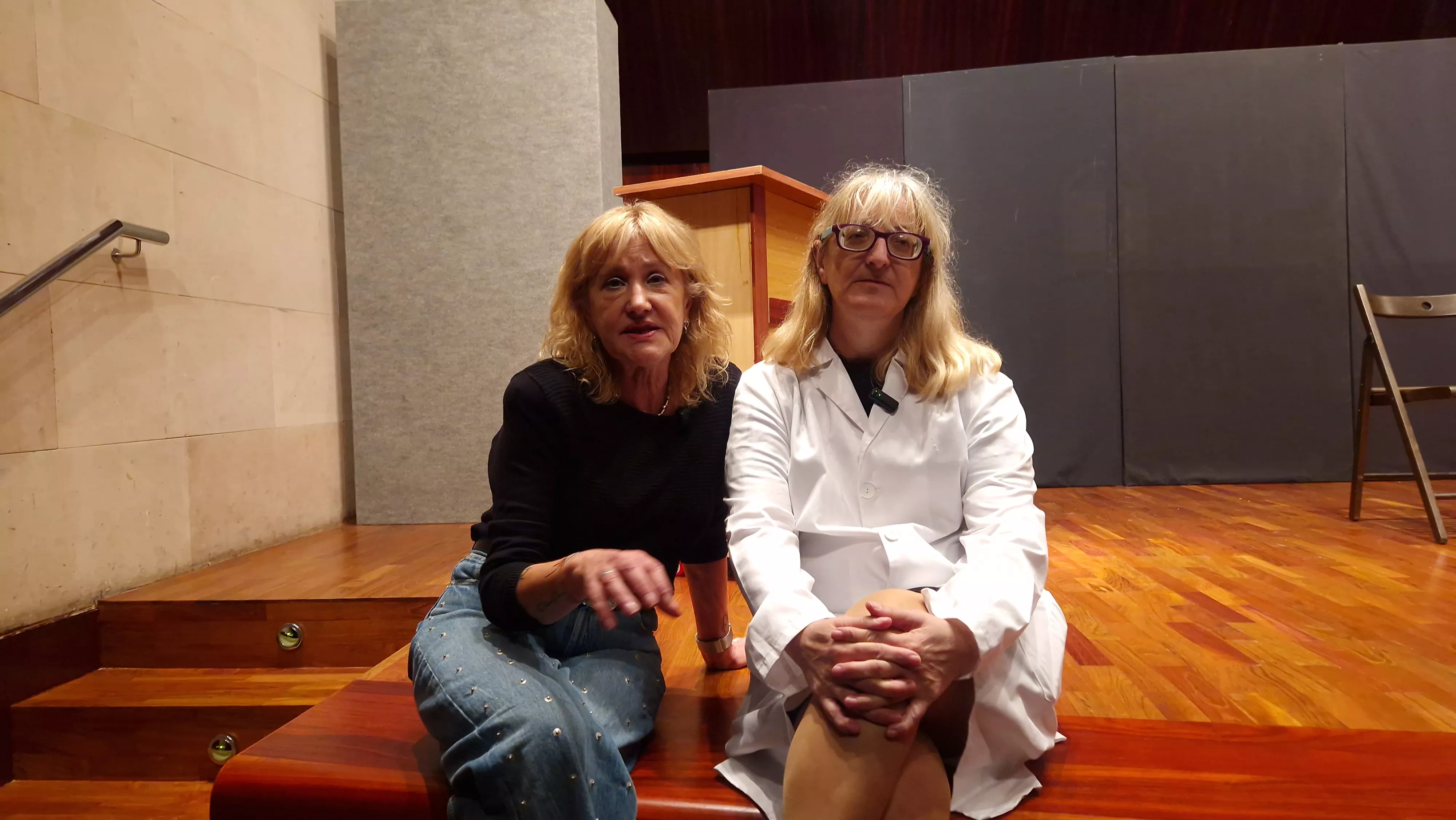 Carmen Sierra y Mar. Grupo de teatro de la AECC “Sin Miedo” y la obra “Al mal tiempo…”. Foto Myriam Martínez