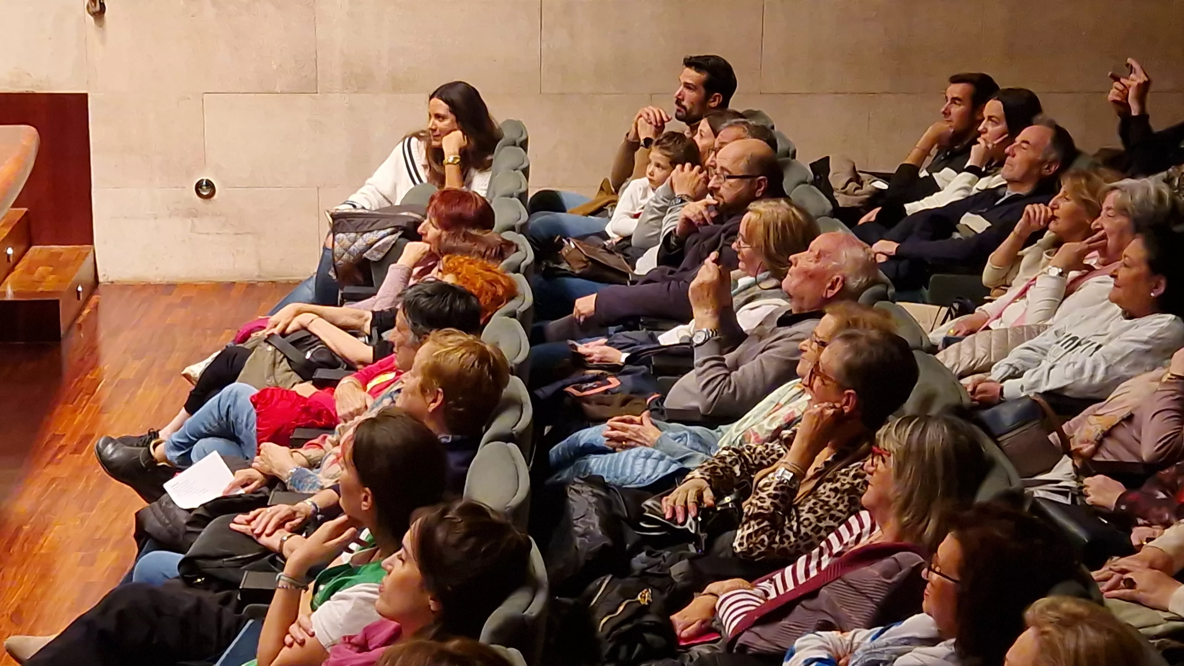 Grupo de teatro de la AECC “Sin Miedo” y la obra “Al mal tiempo…”. Foto Myriam Martínez