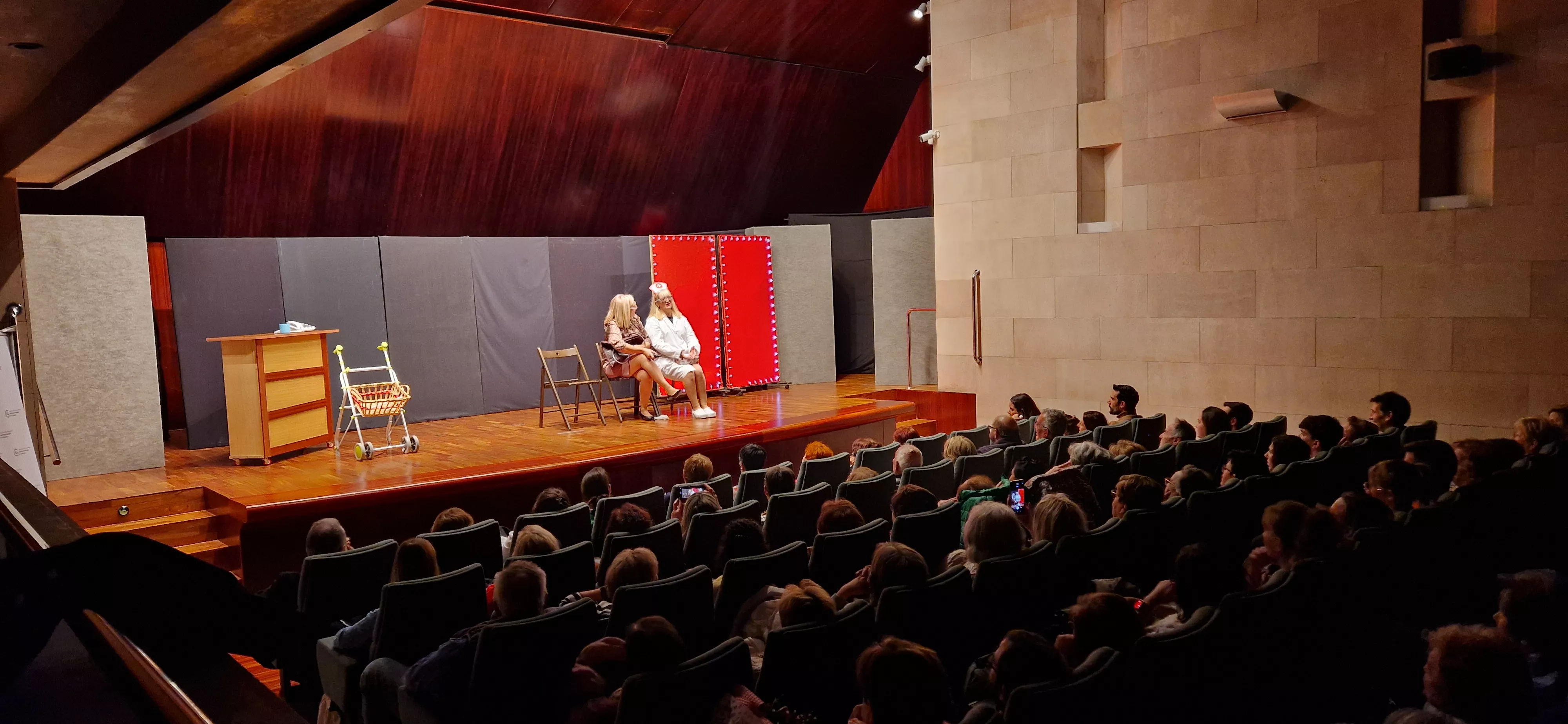 Grupo de teatro de la AECC “Sin Miedo” y la obra “Al mal tiempo…”. Foto Myriam Martínez