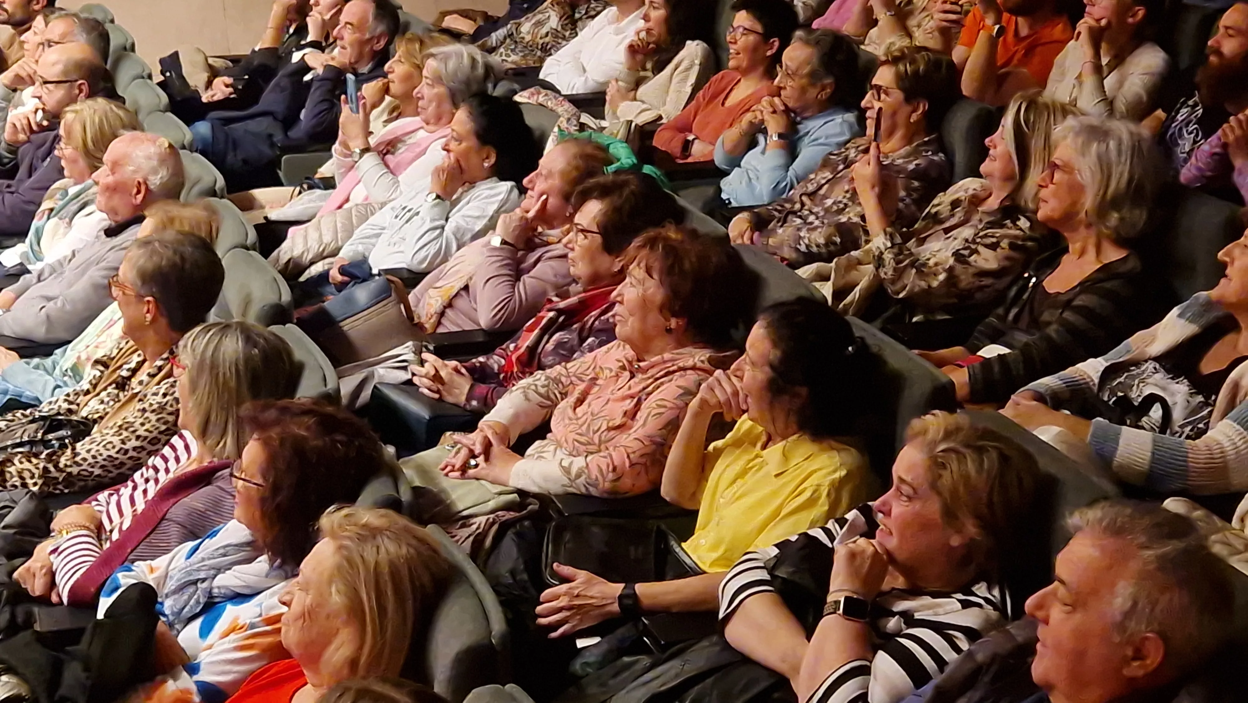 Grupo de teatro de la AECC “Sin Miedo” y la obra “Al mal tiempo…”. Foto Myriam Martínez